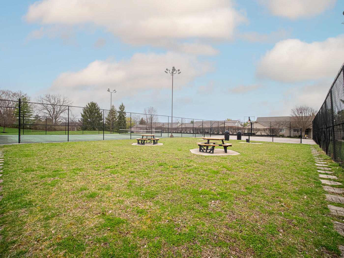 2324 Northmoor Lane, 208