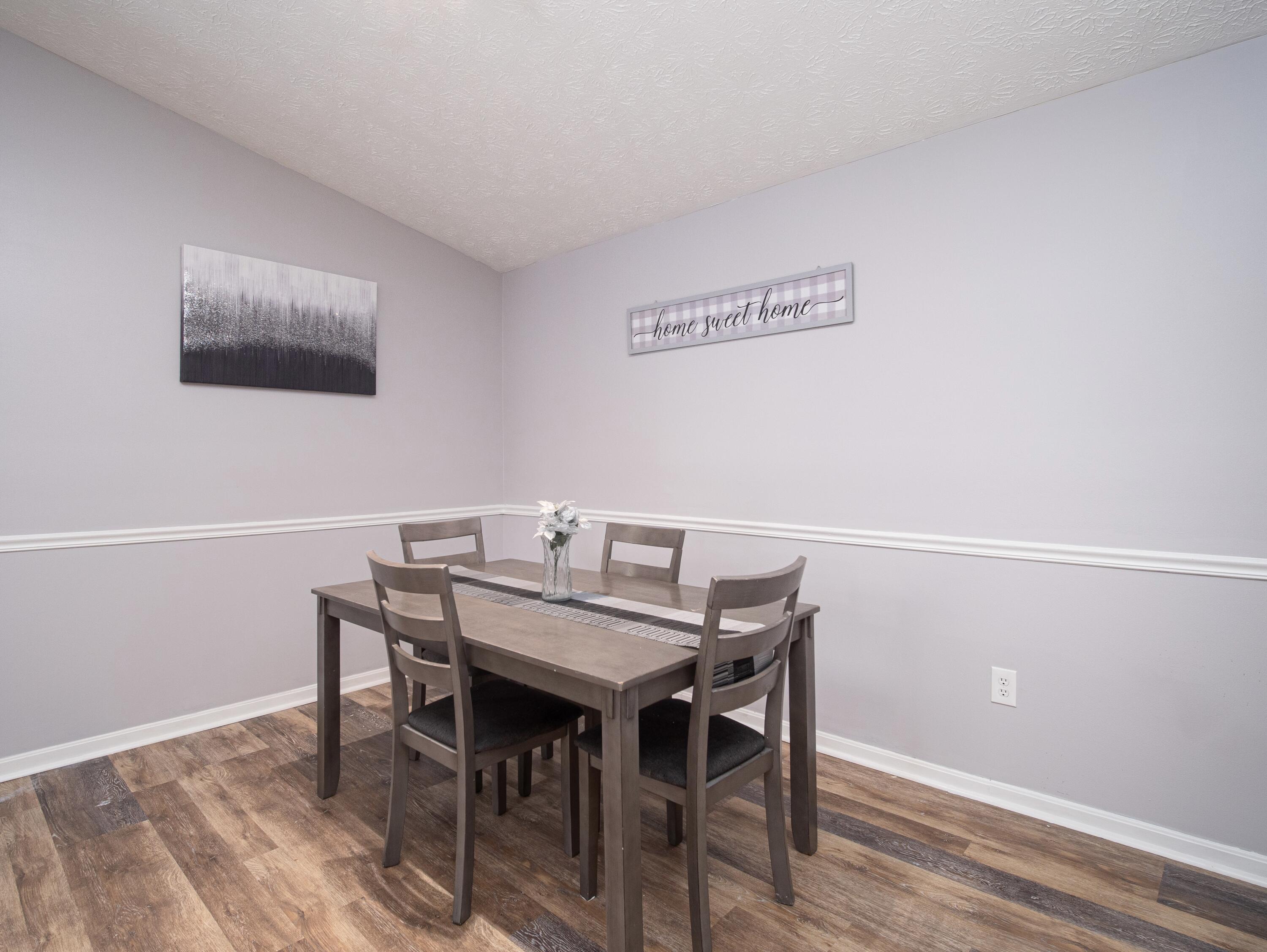 2324 Northmoor Lane, 208