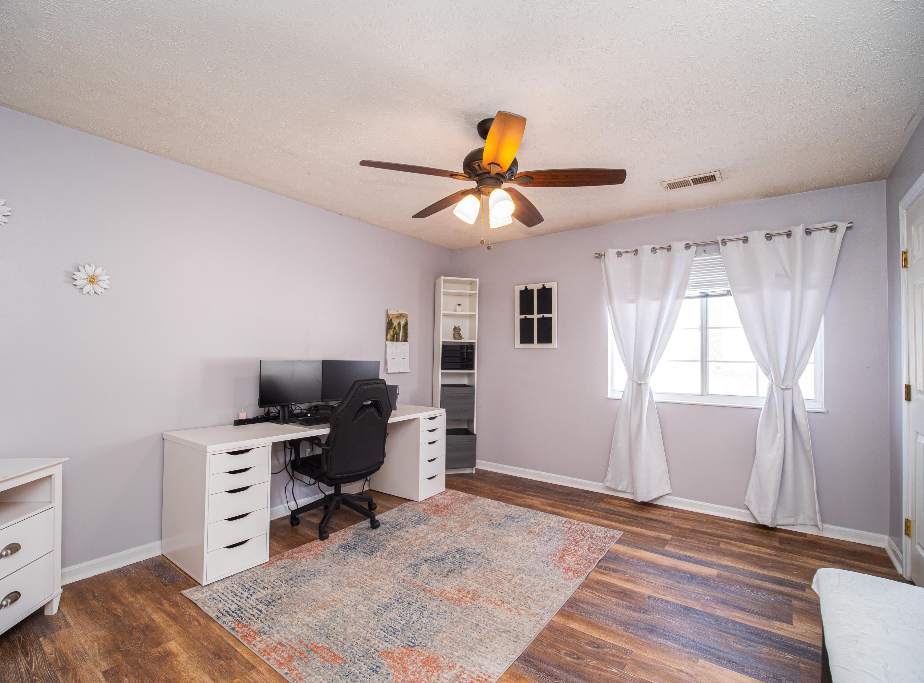 2324 Northmoor Lane, 208