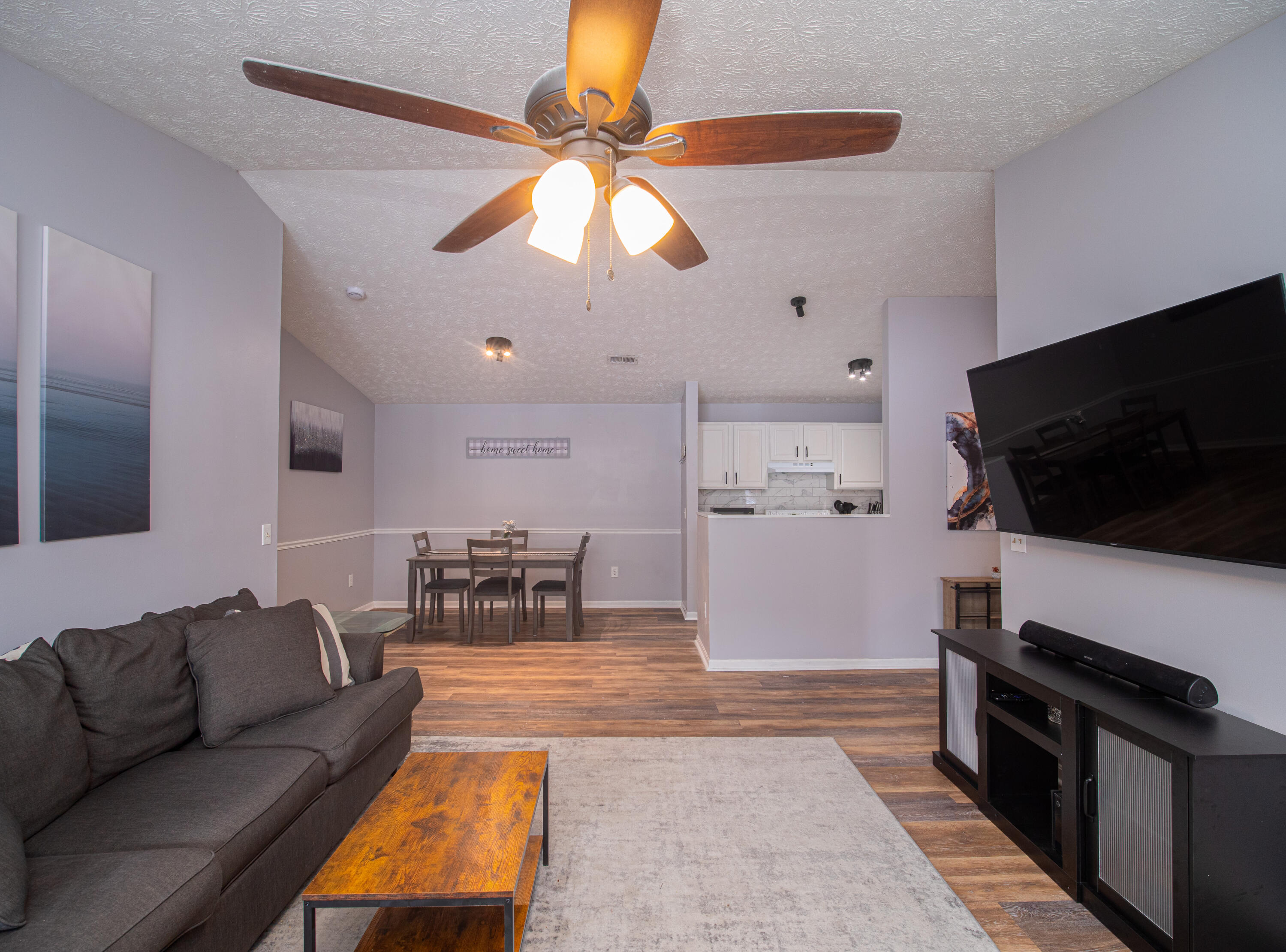 2324 Northmoor Lane, 208