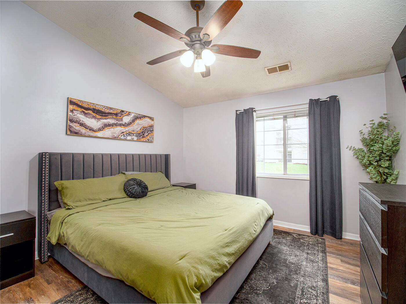 2324 Northmoor Lane, 208