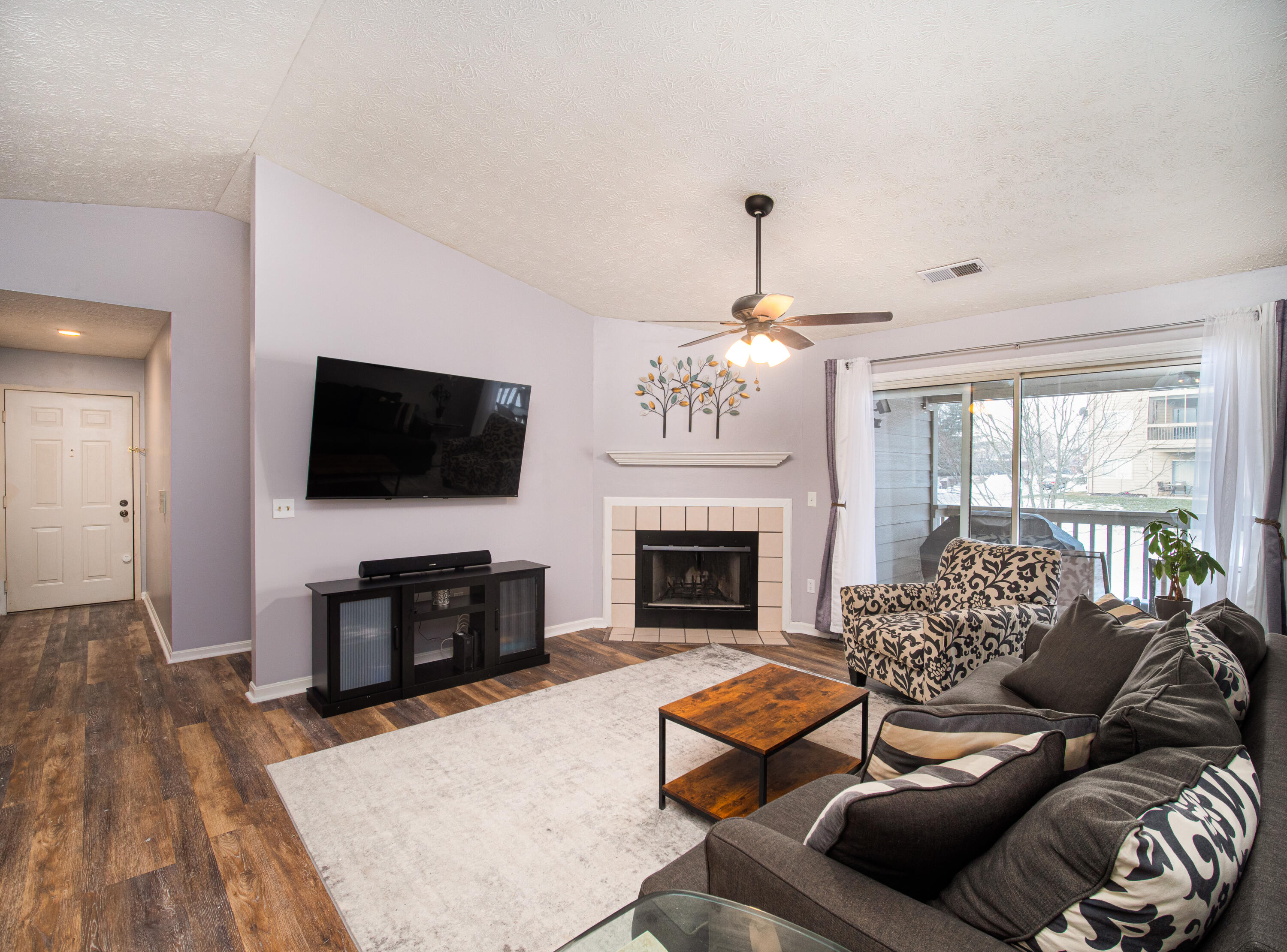 2324 Northmoor Lane, 208