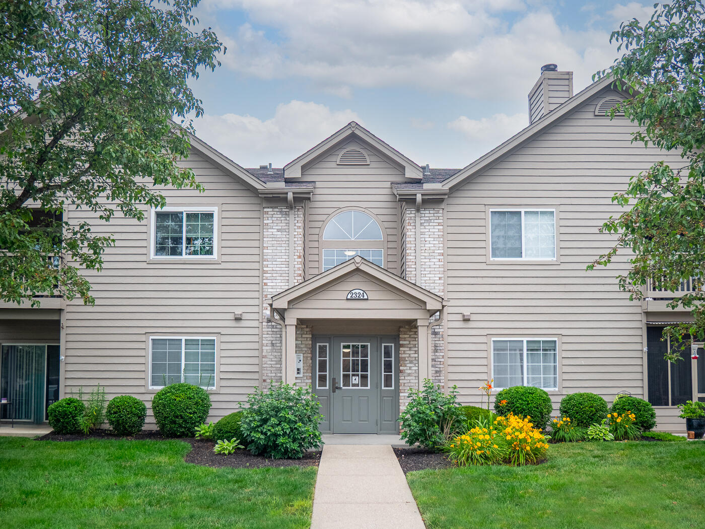 2324 Northmoor Lane, 208