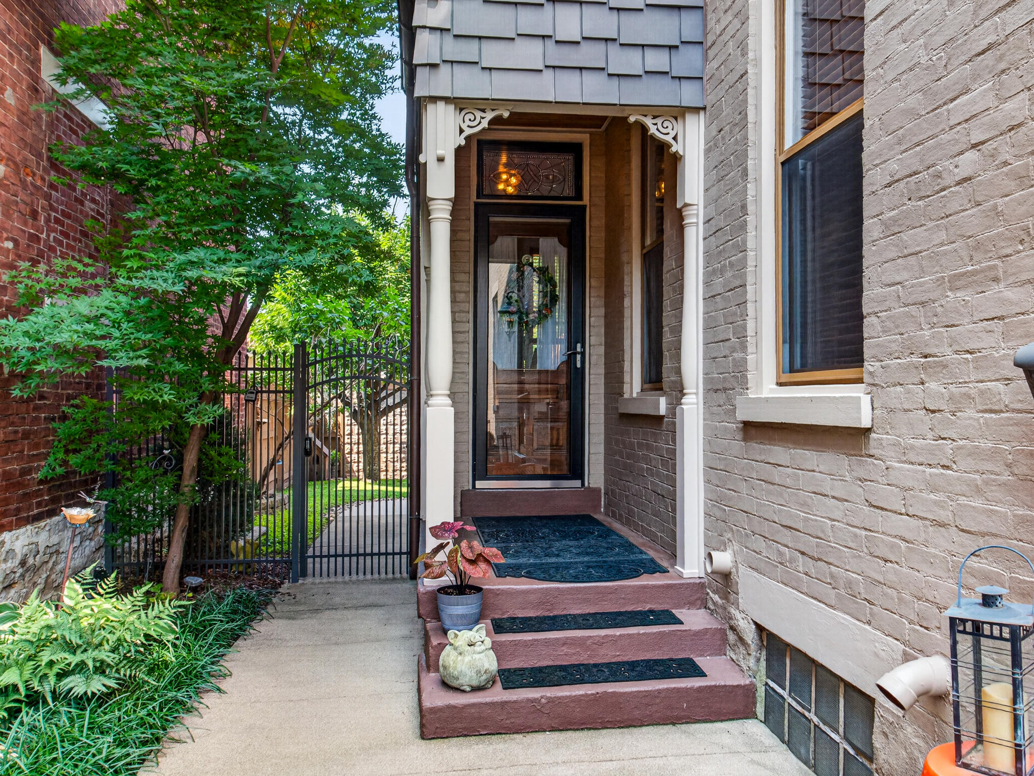 838 Monroe Street