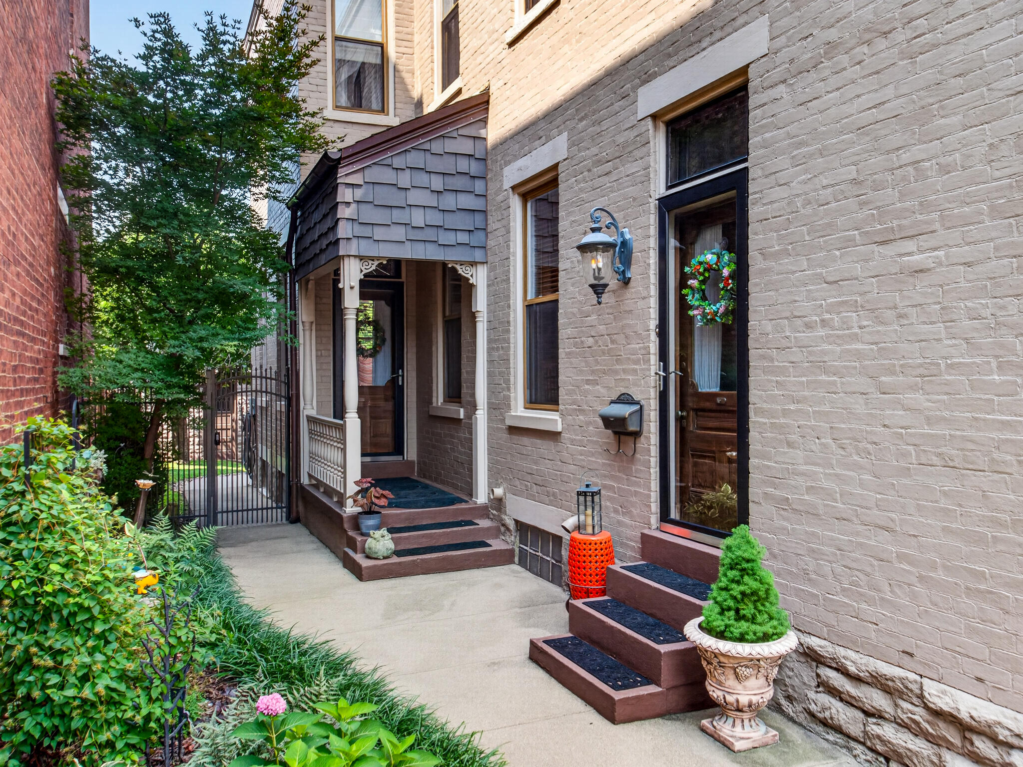 838 Monroe Street