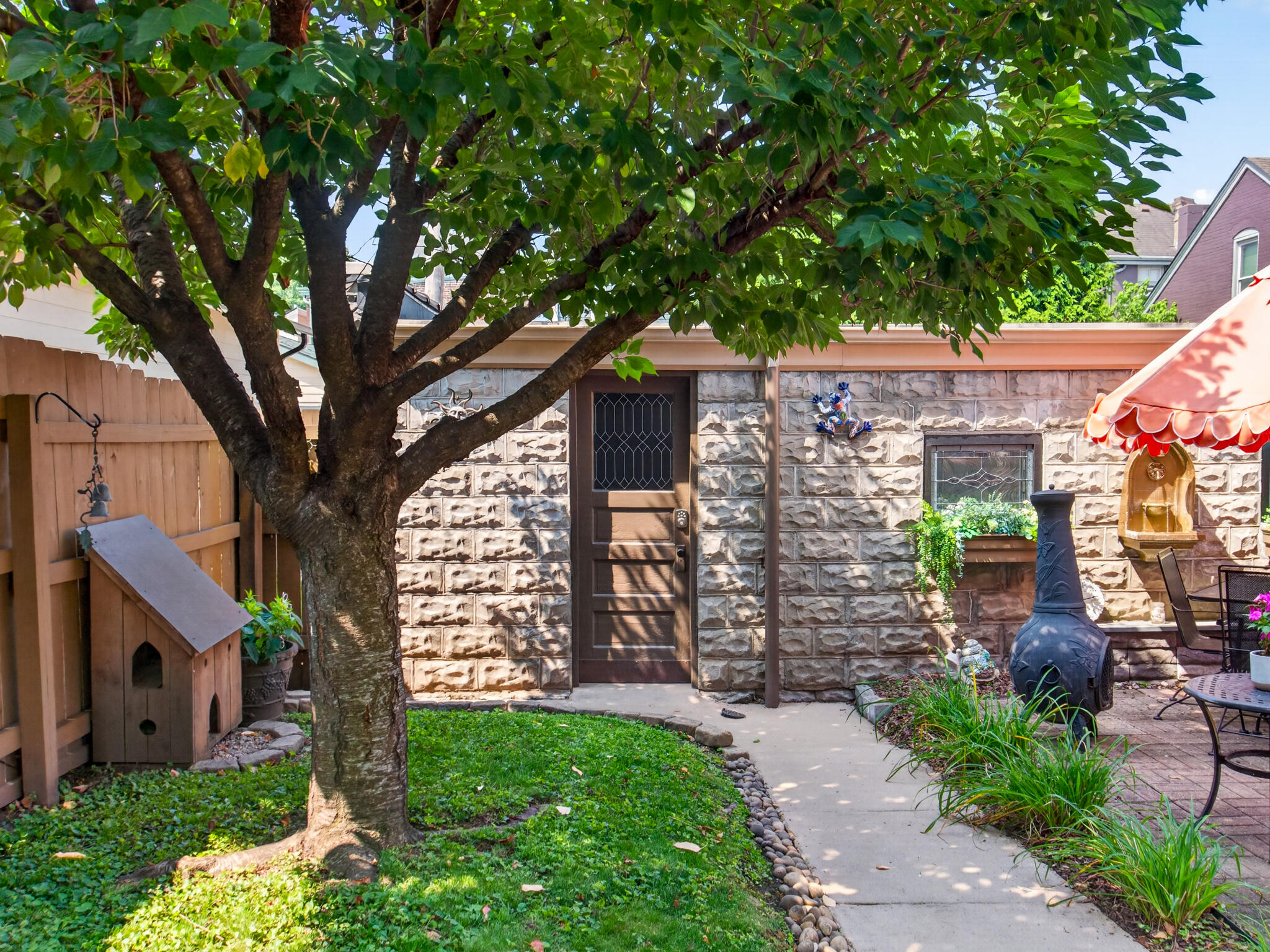 838 Monroe Street