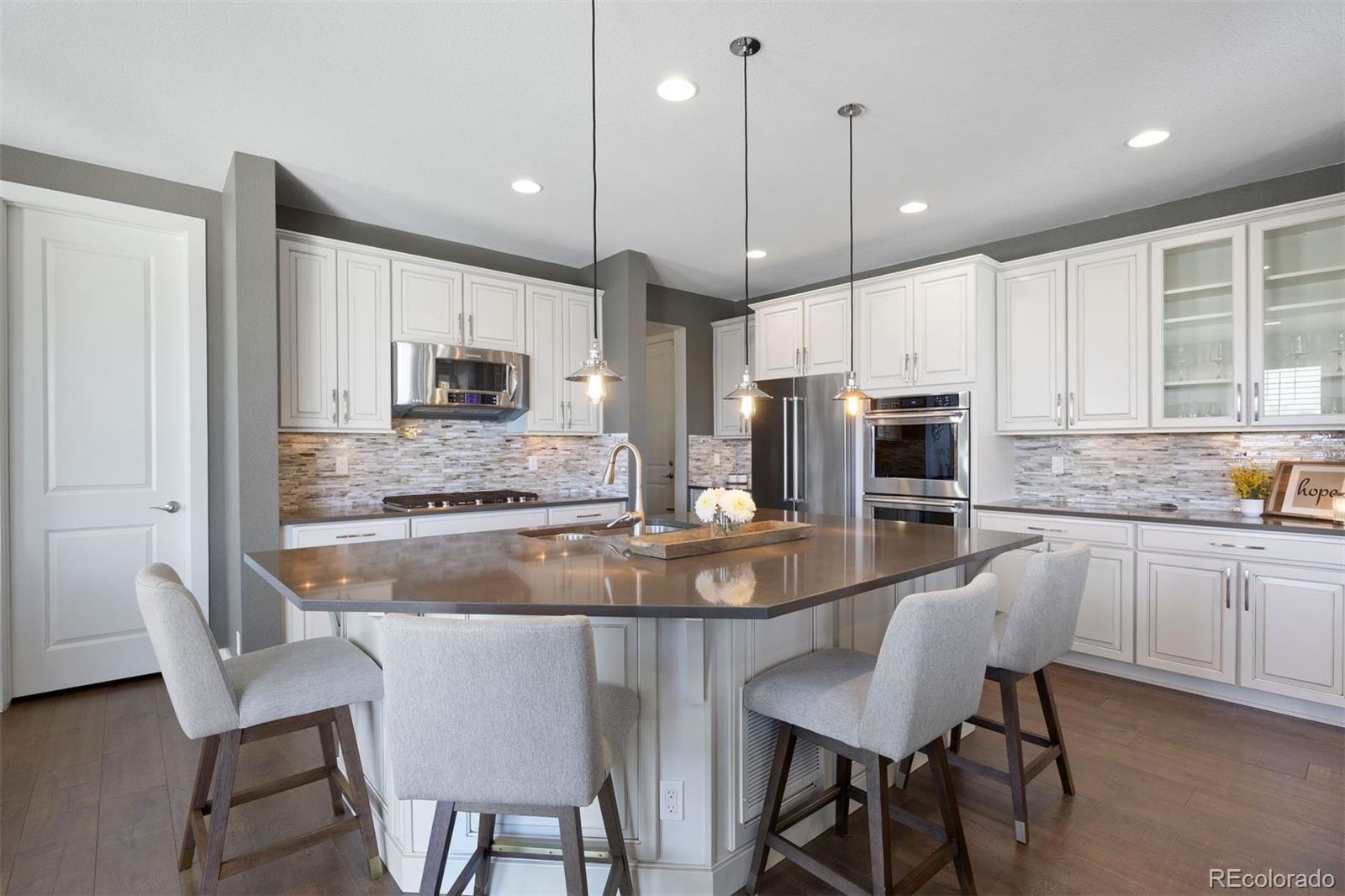 6586 Club Villa Road