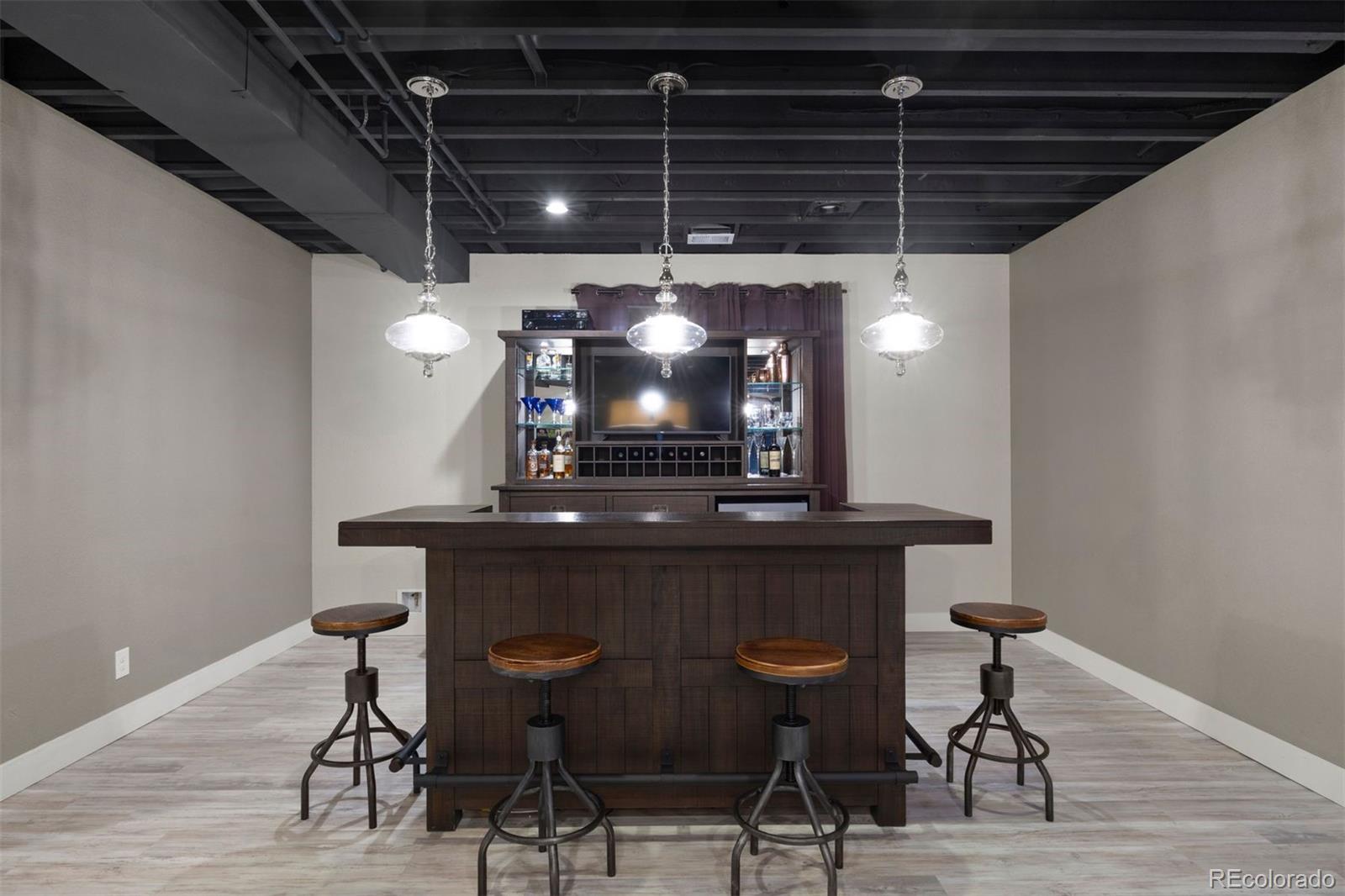 6586 Club Villa Road