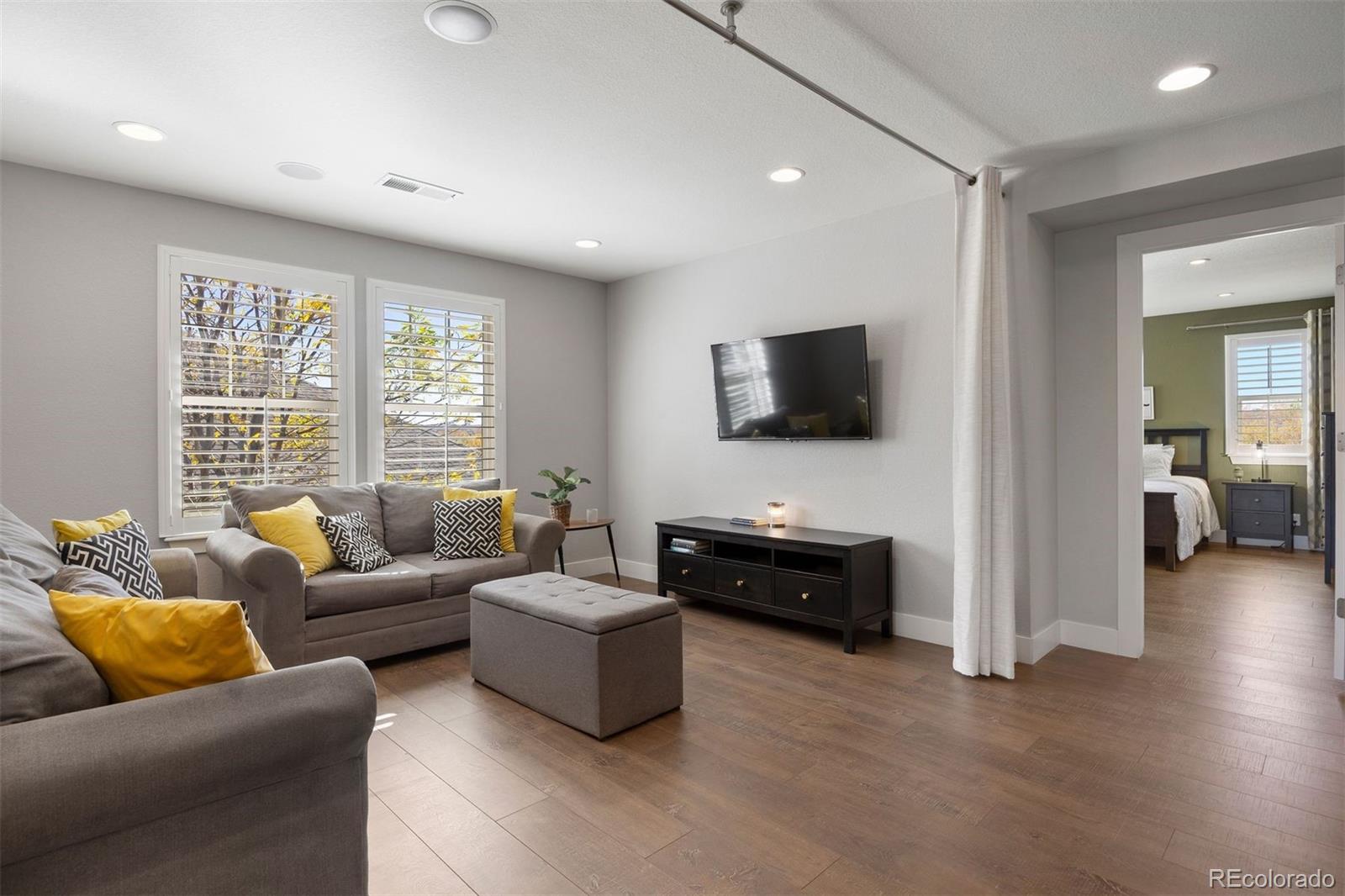 6586 Club Villa Road