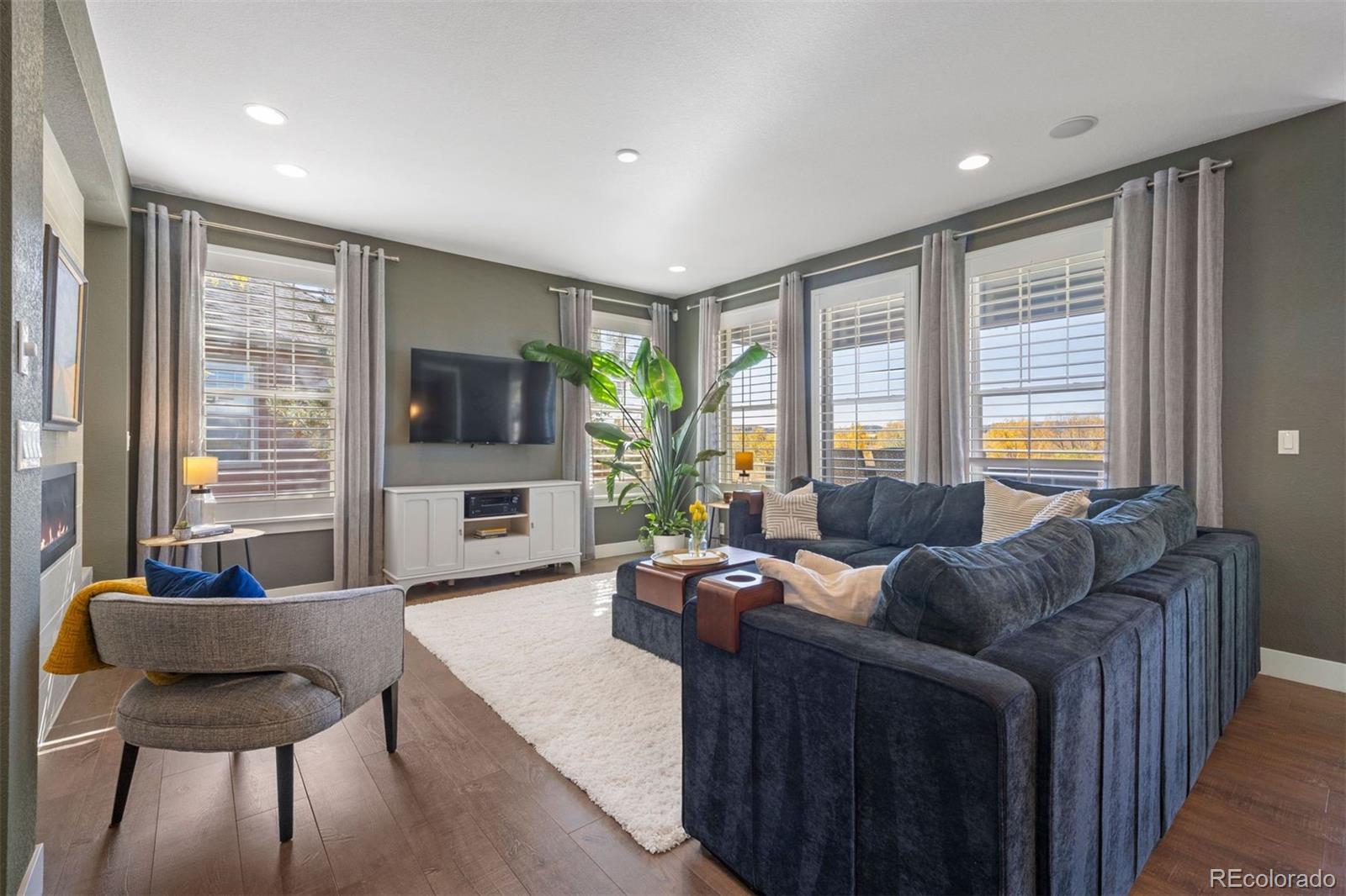 6586 Club Villa Road