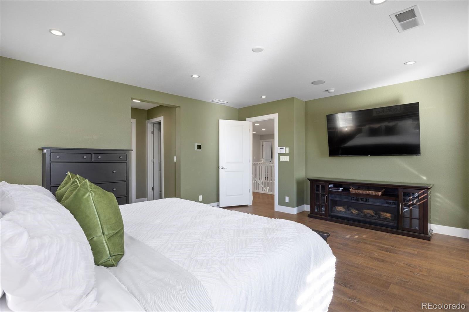 6586 Club Villa Road