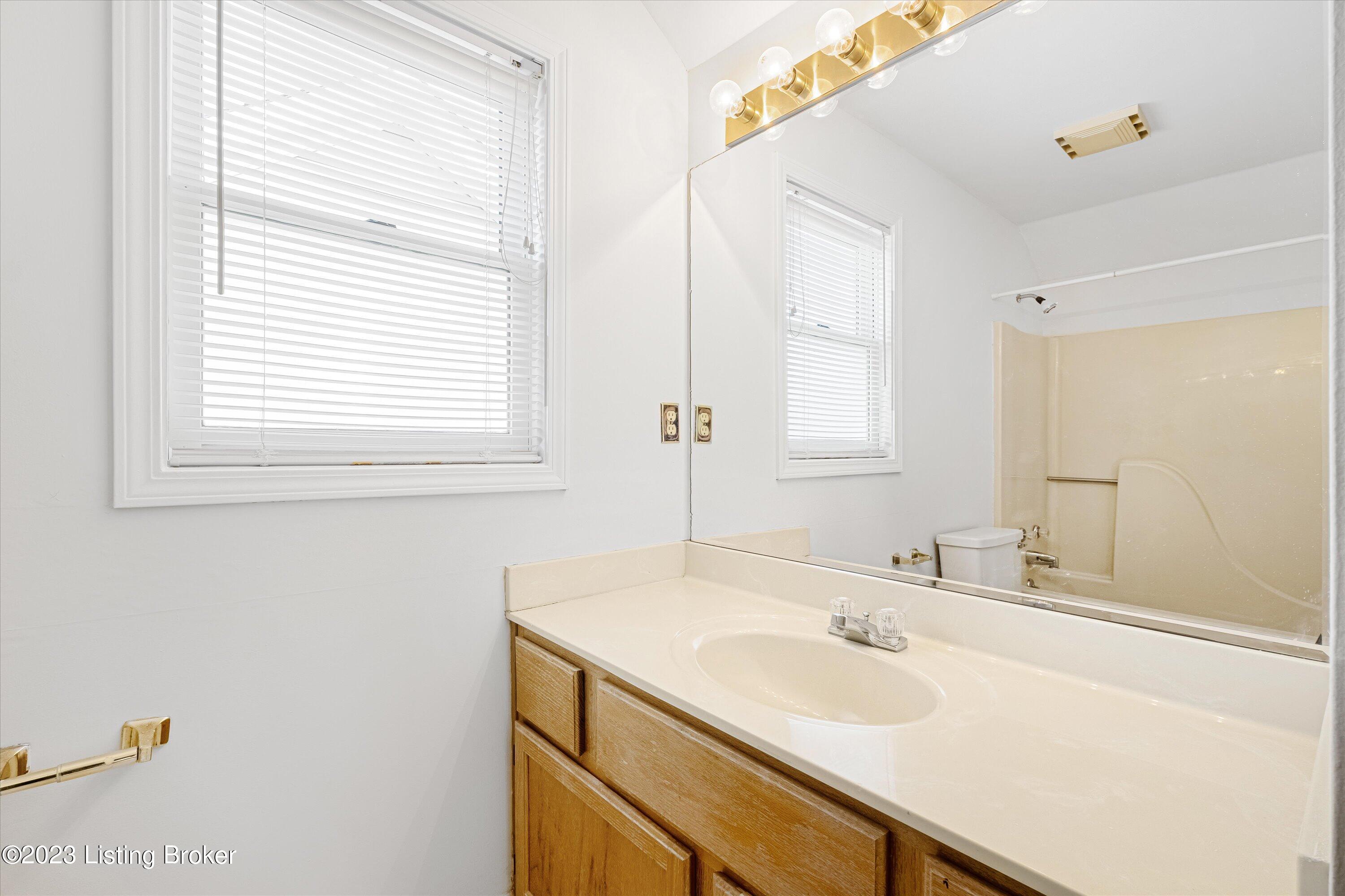 10406 Bay Pointe Cir