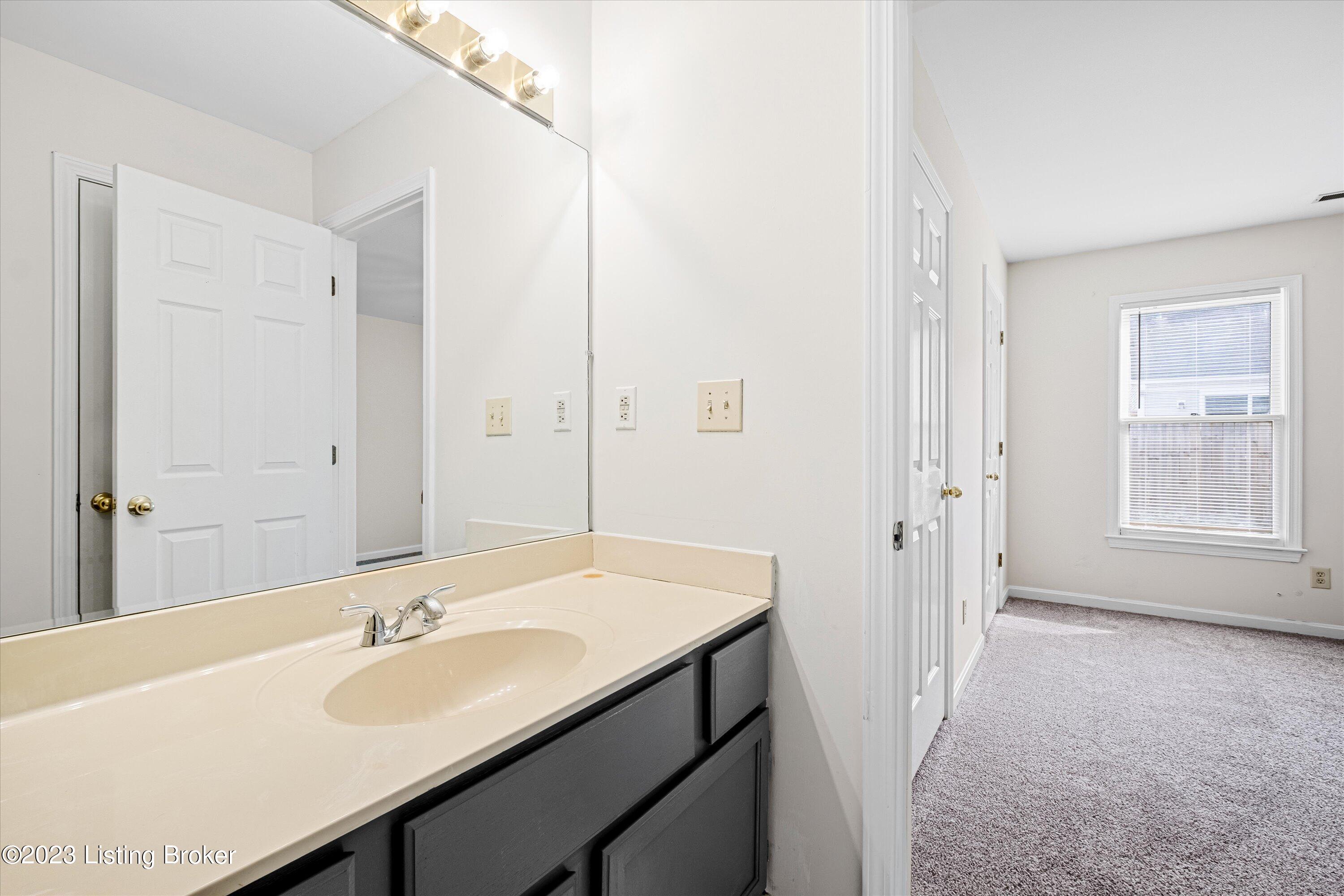 10406 Bay Pointe Cir