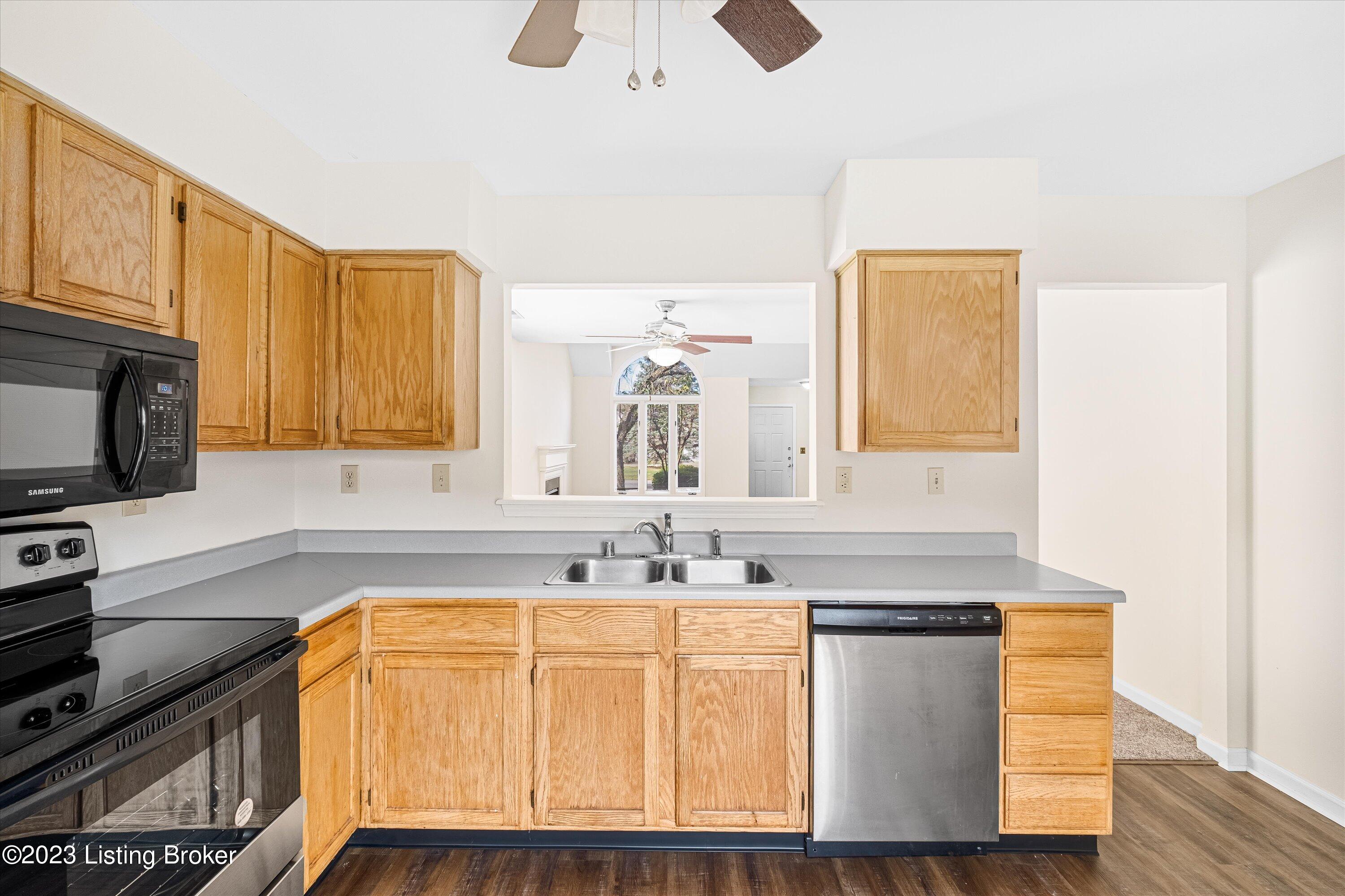 10406 Bay Pointe Cir