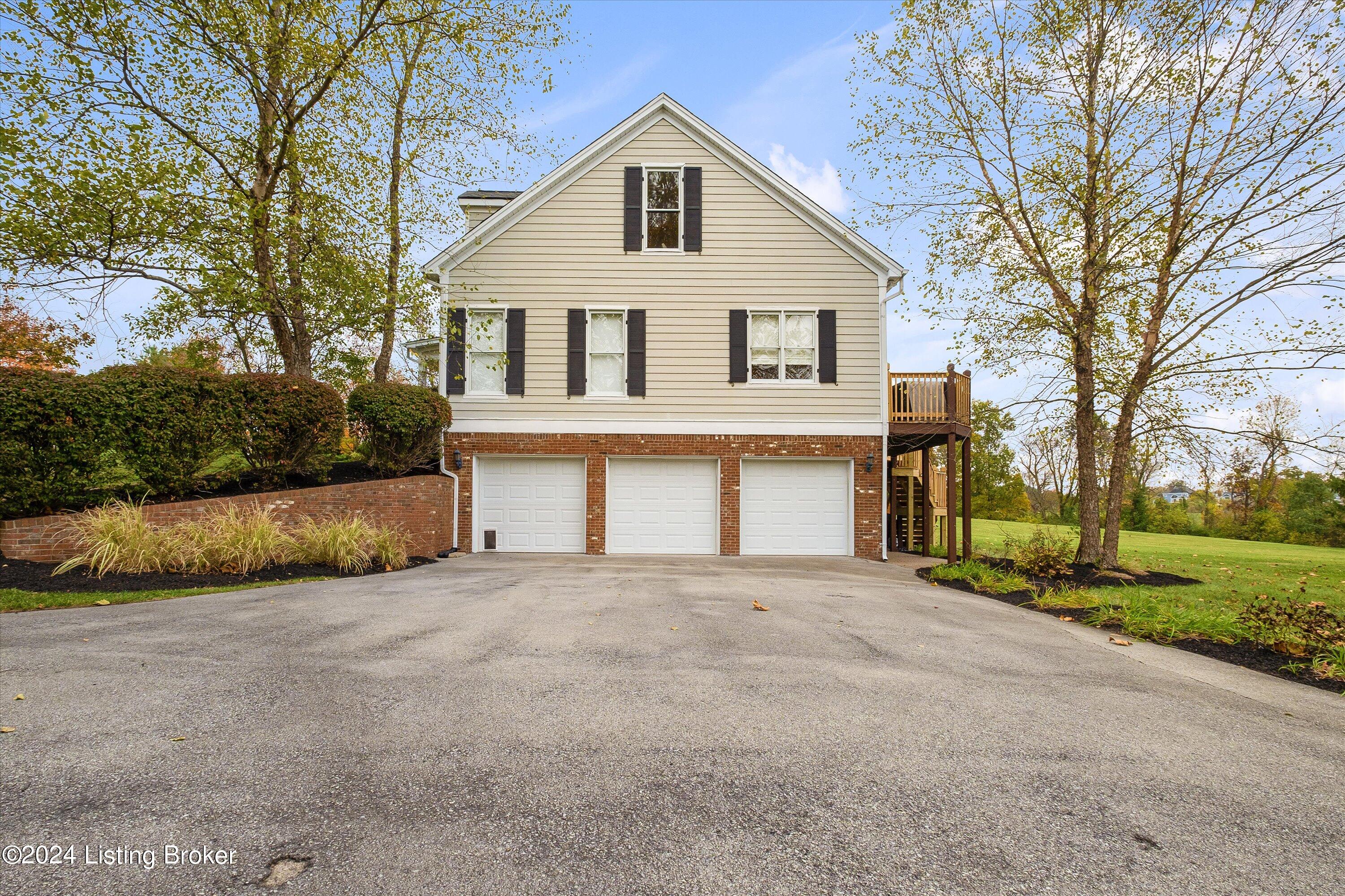 1027 Majestic Oaks Way