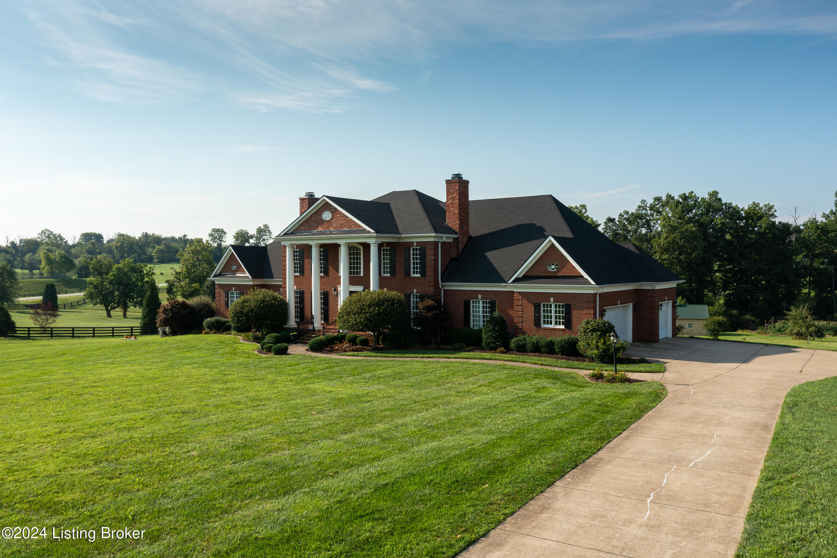 1009 Majestic Oaks Way