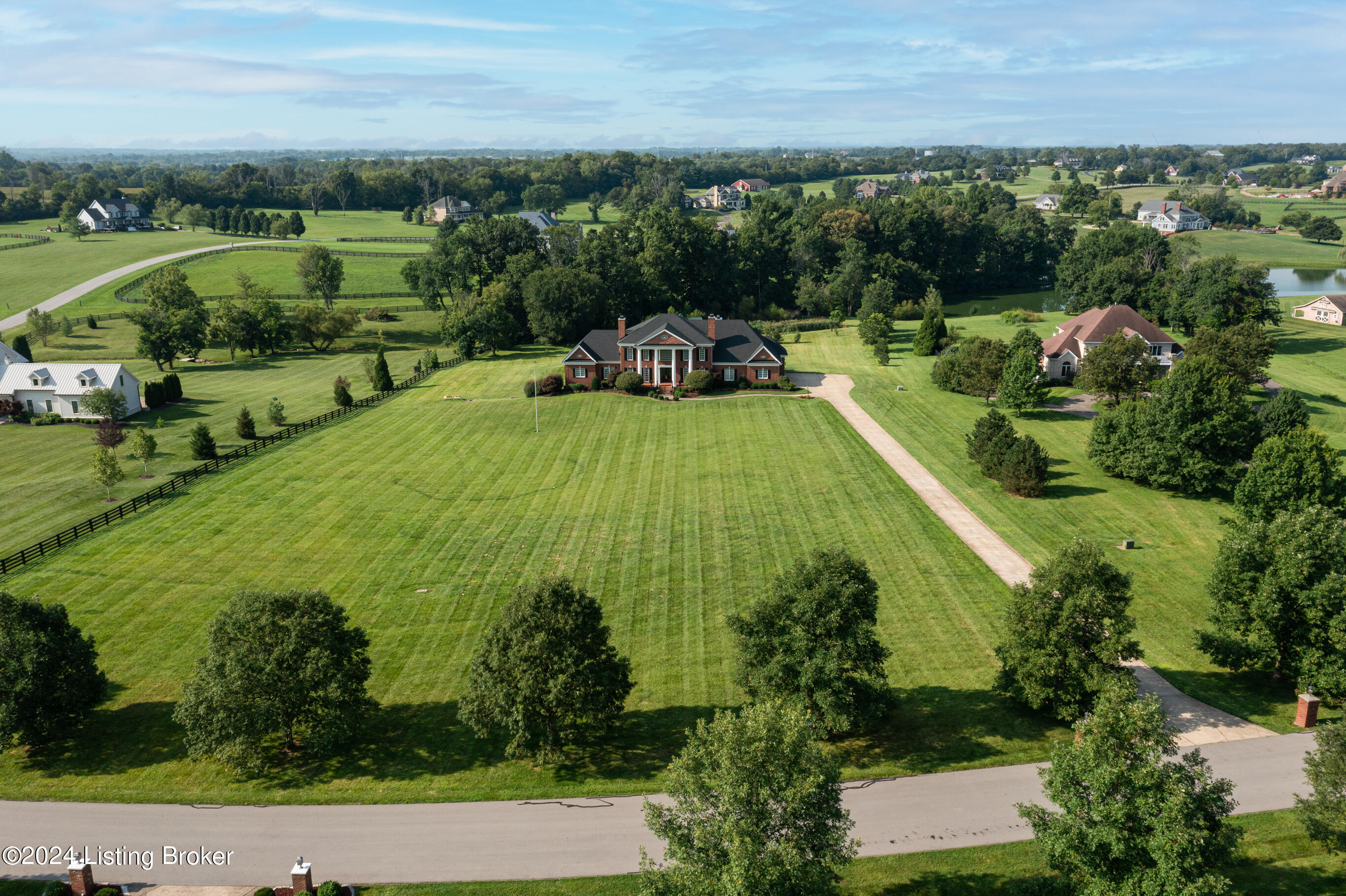 1009 Majestic Oaks Way