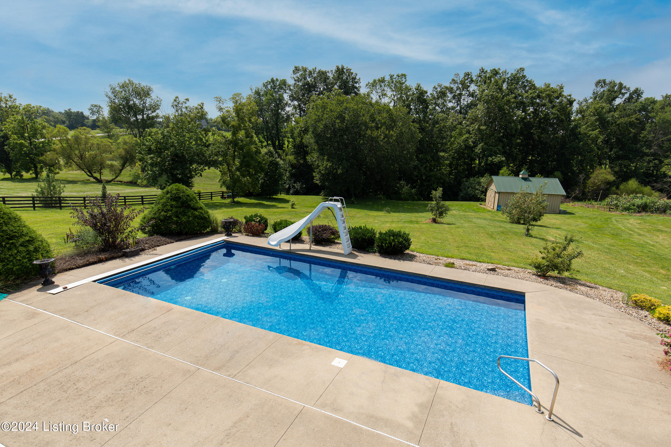 1009 Majestic Oaks Way