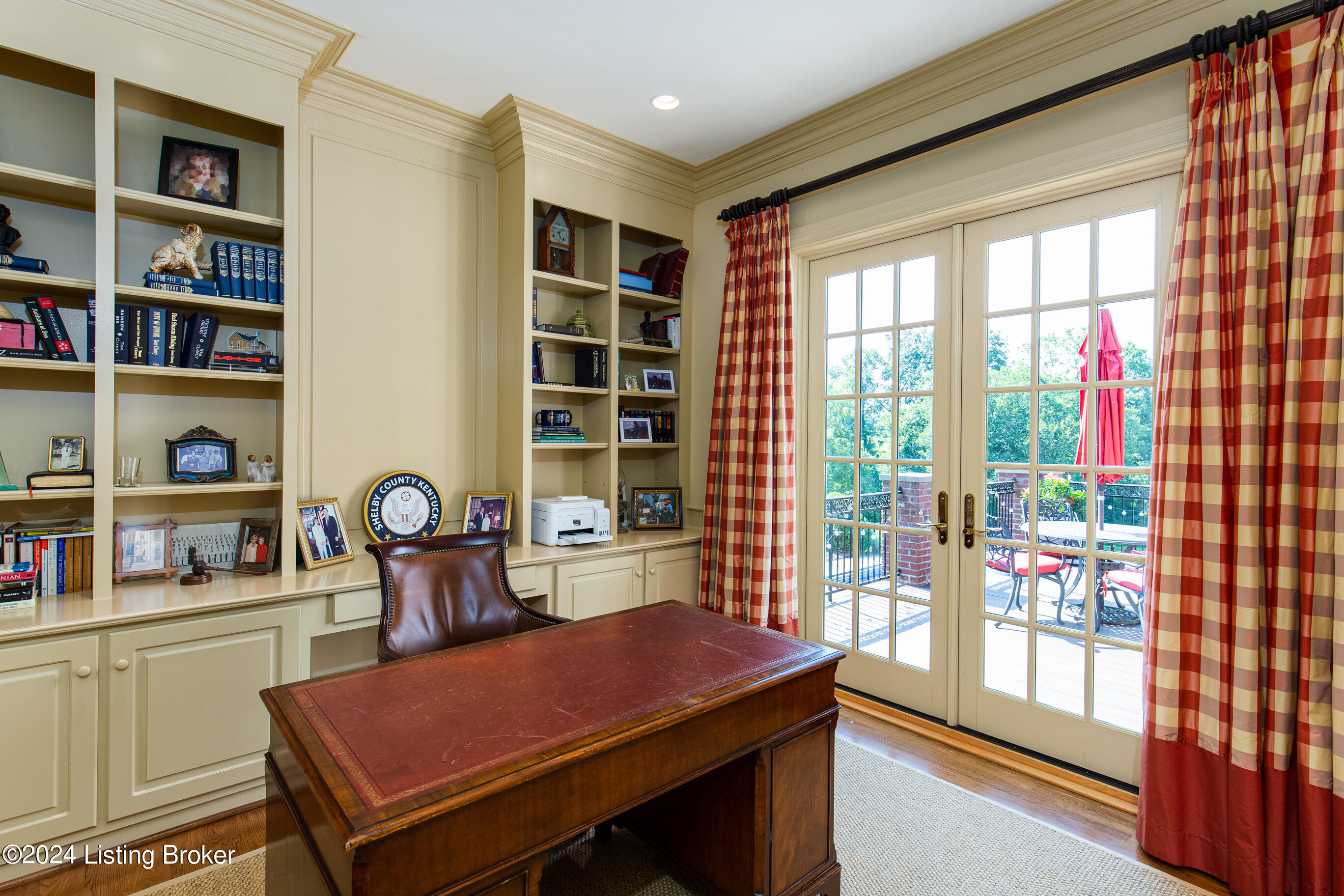 1009 Majestic Oaks Way
