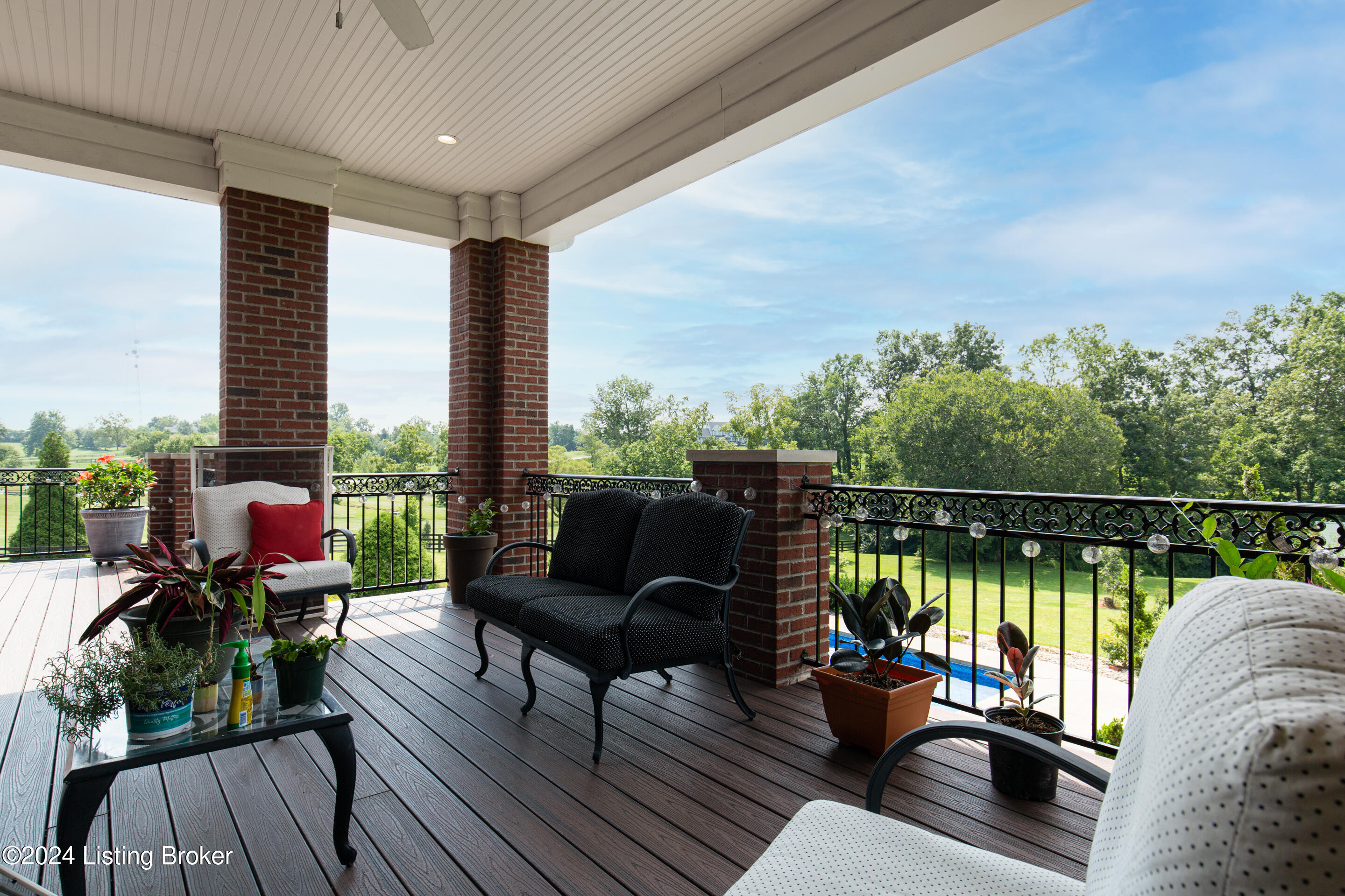 1009 Majestic Oaks Way