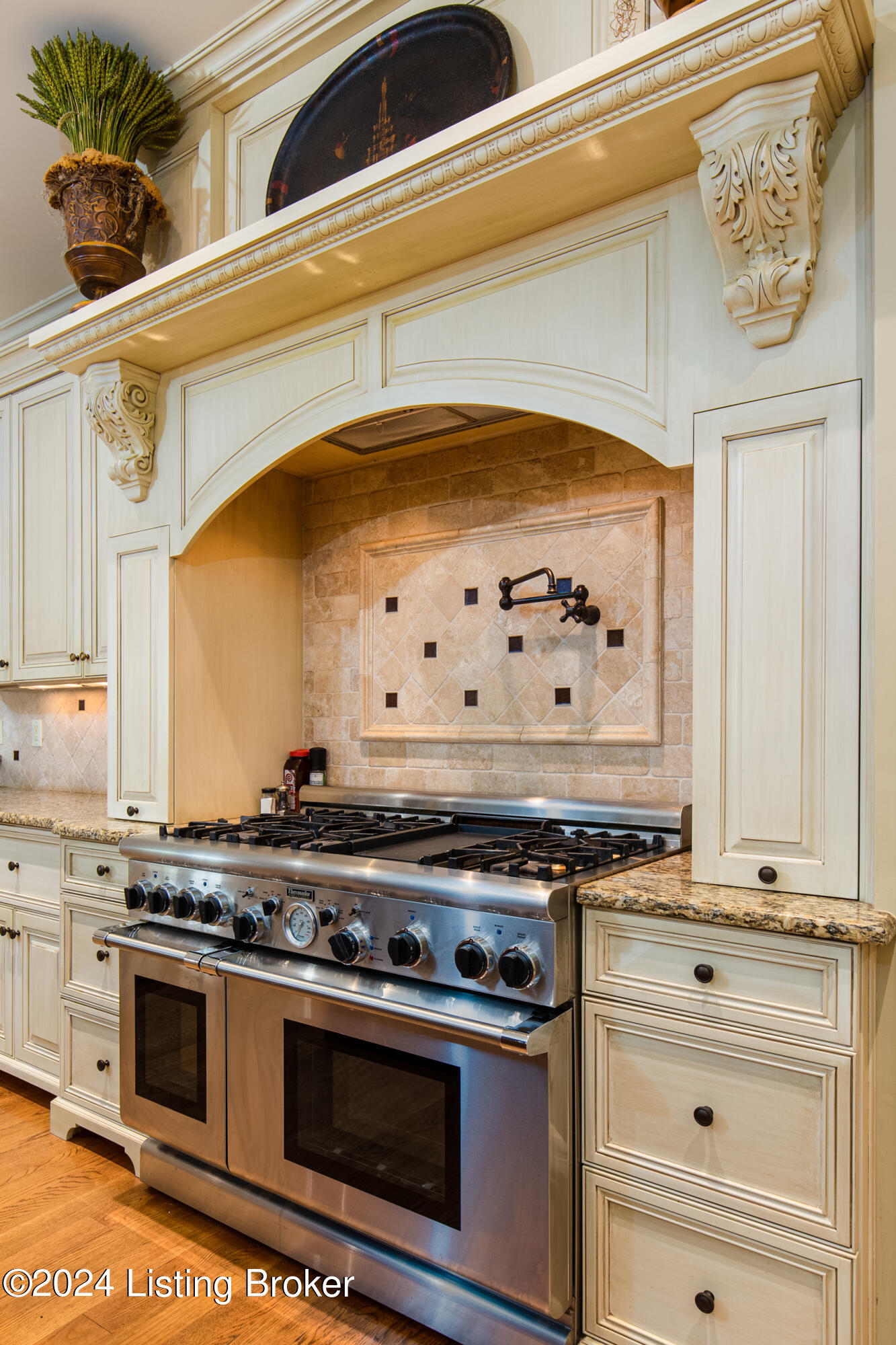 1009 Majestic Oaks Way