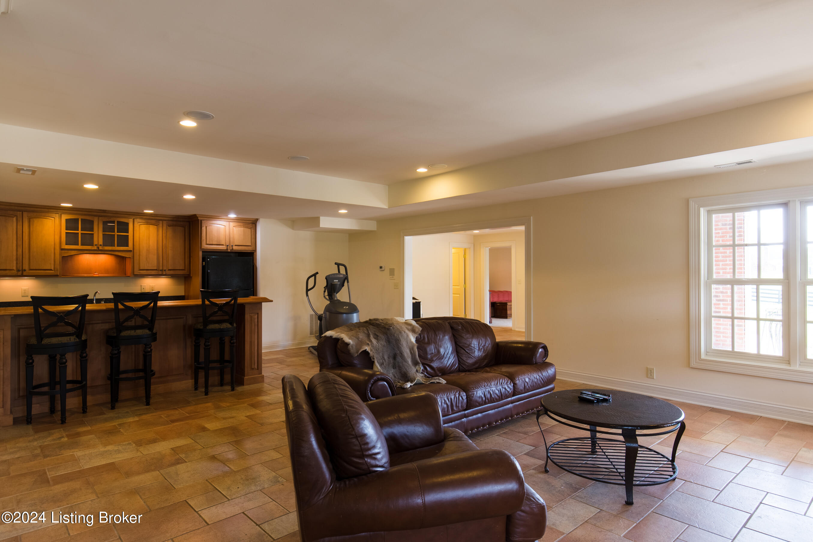 1009 Majestic Oaks Way