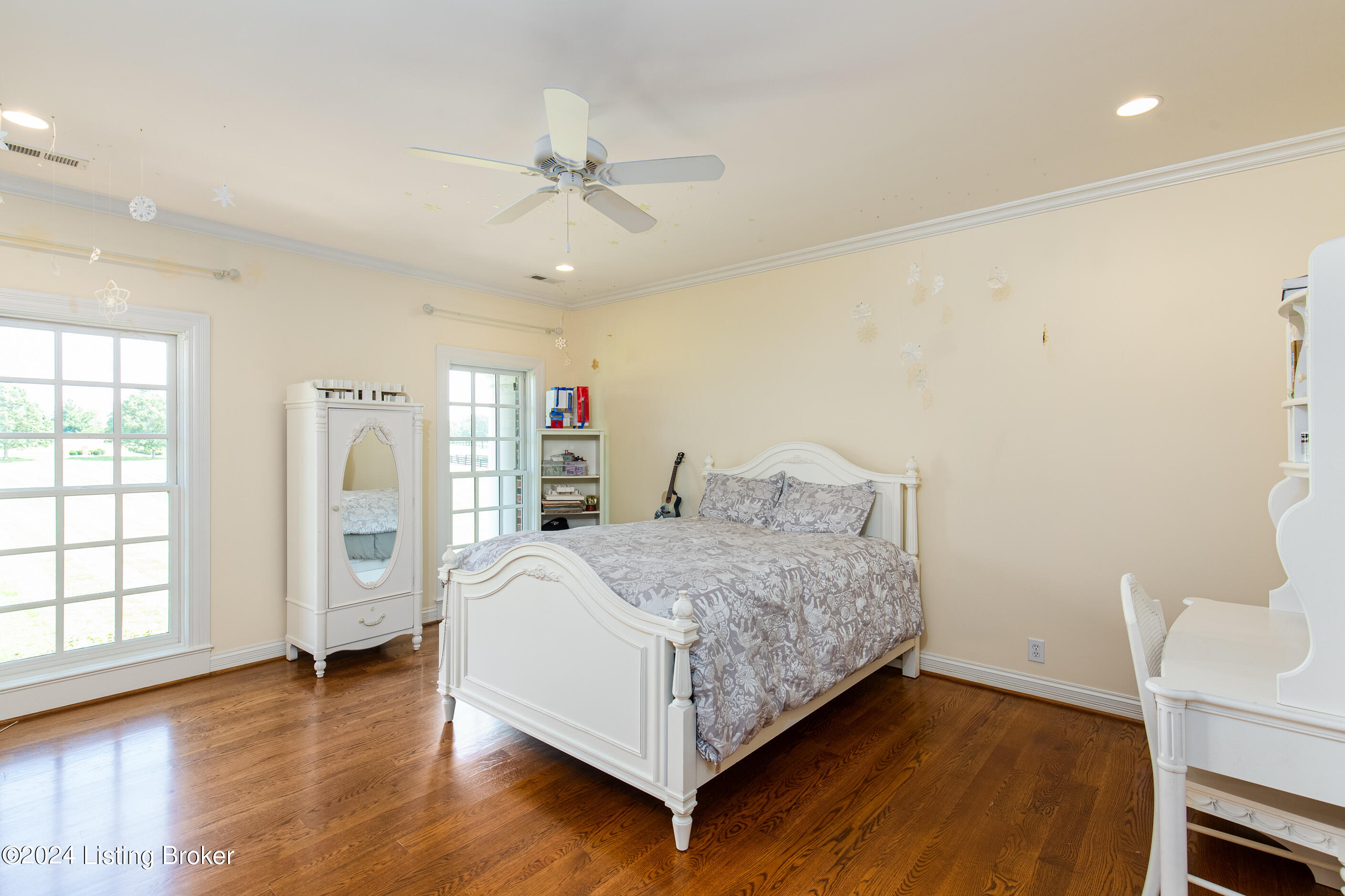 1009 Majestic Oaks Way