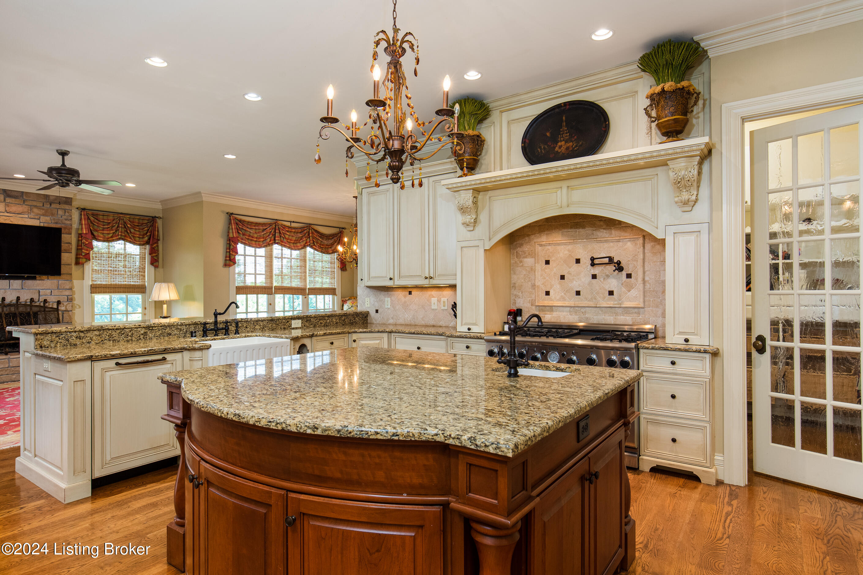 1009 Majestic Oaks Way
