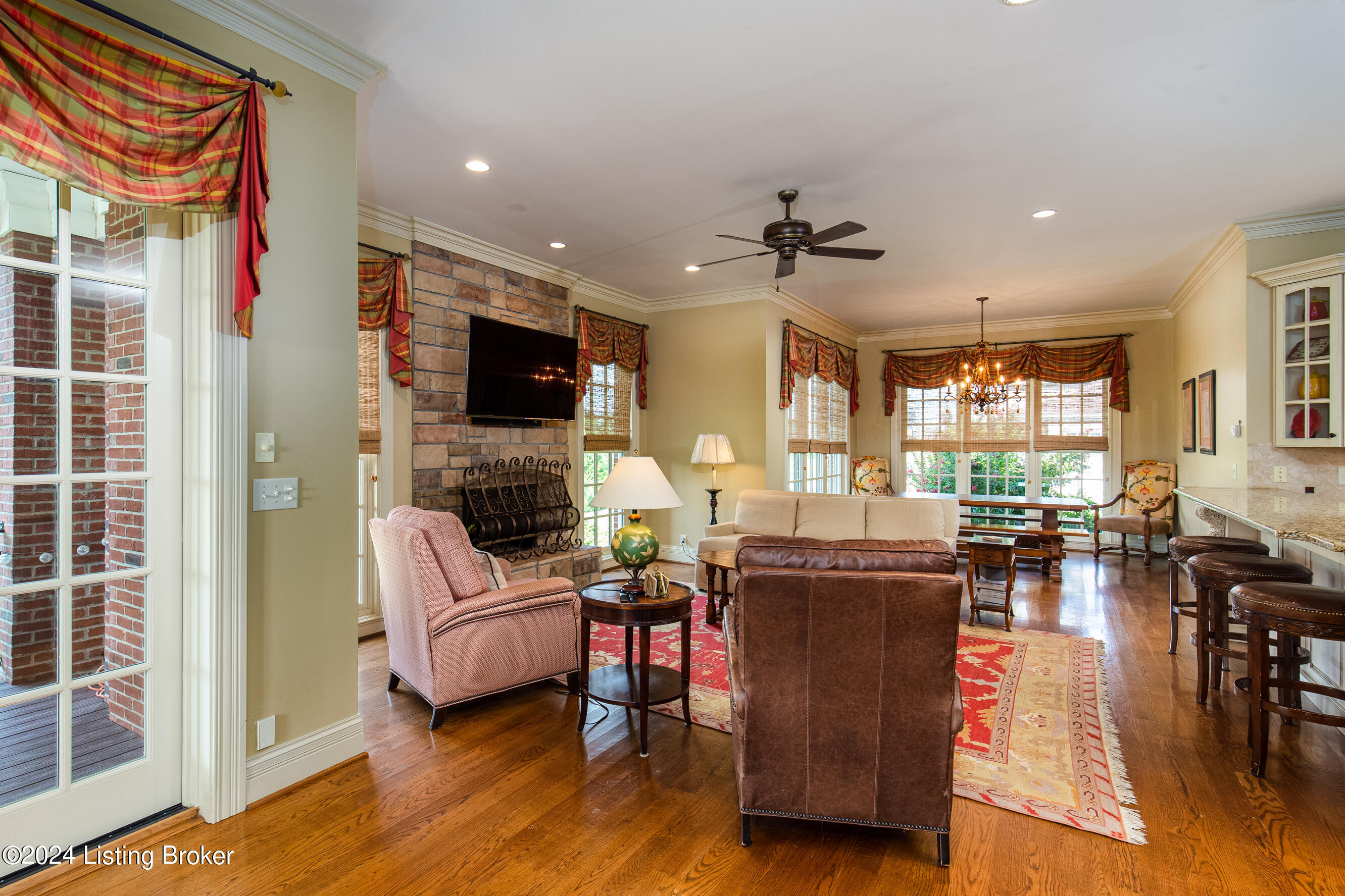 1009 Majestic Oaks Way