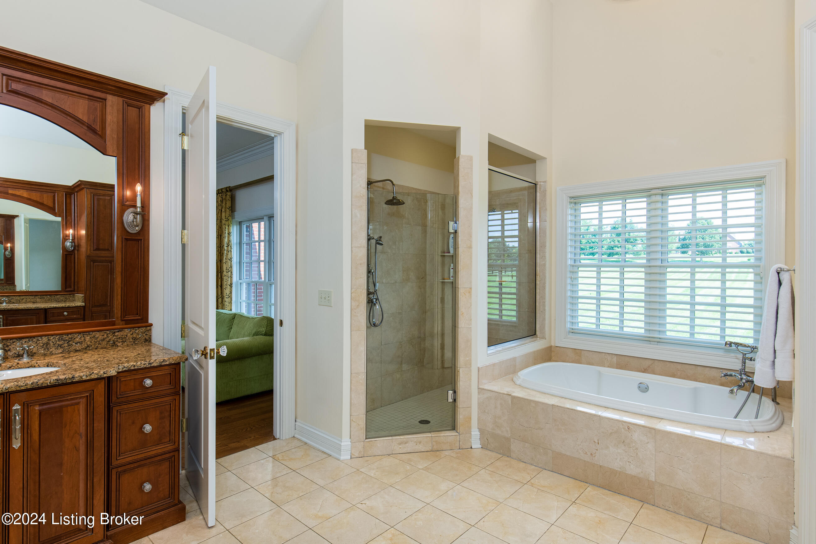 1009 Majestic Oaks Way