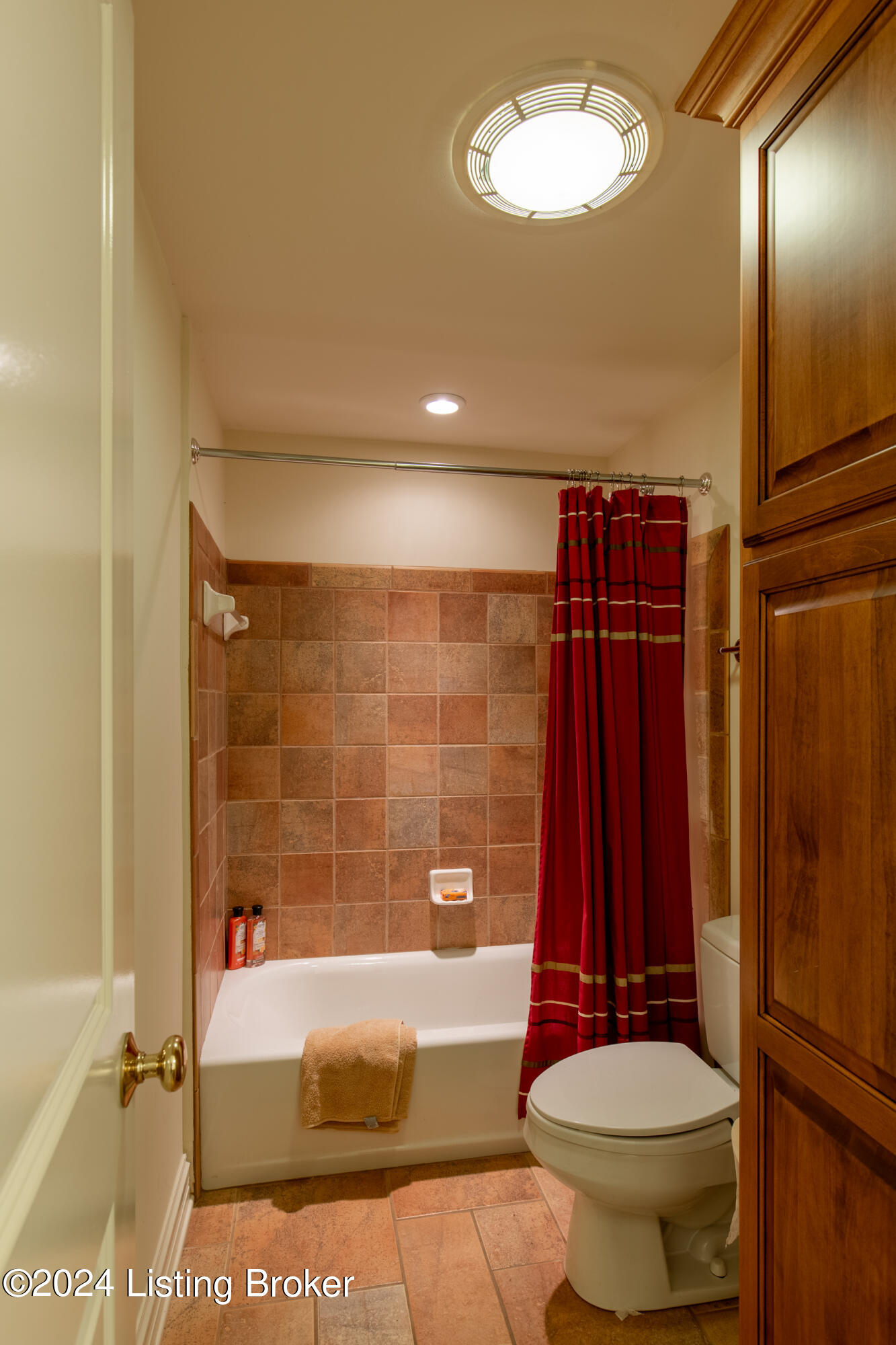 1009 Majestic Oaks Way