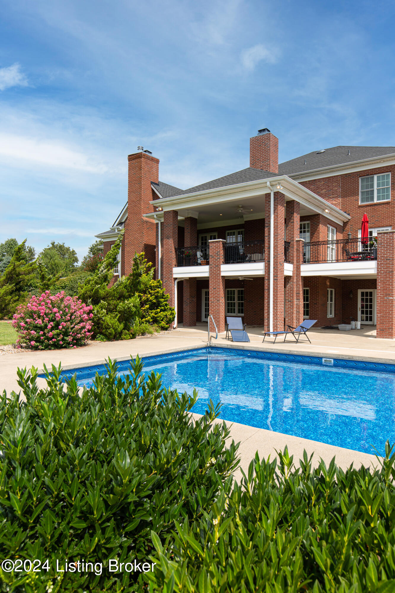 1009 Majestic Oaks Way