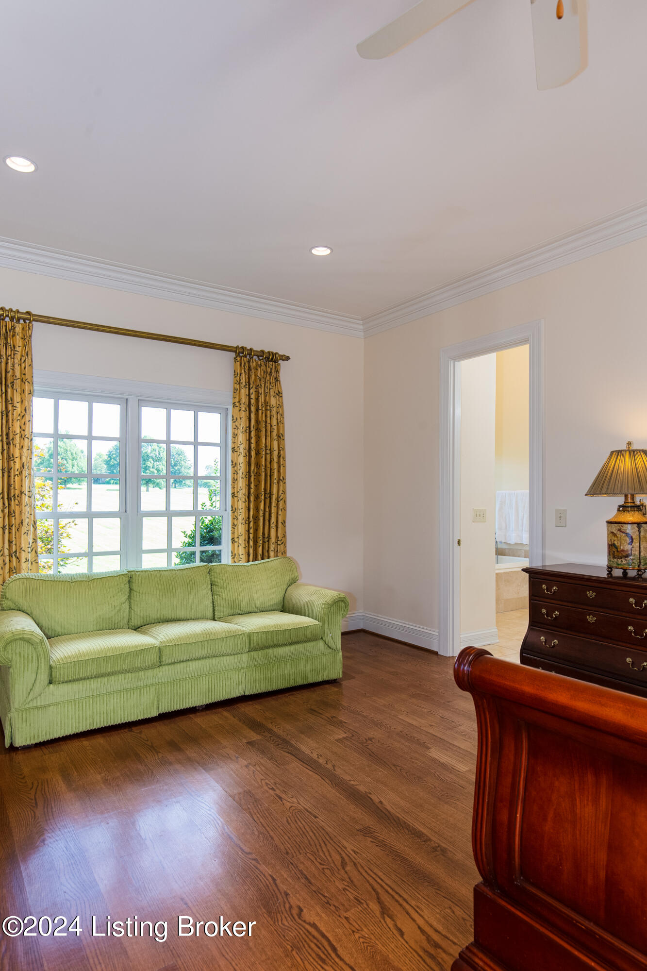 1009 Majestic Oaks Way