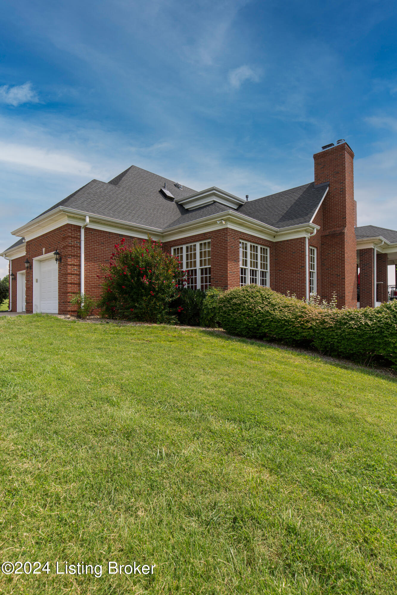 1009 Majestic Oaks Way