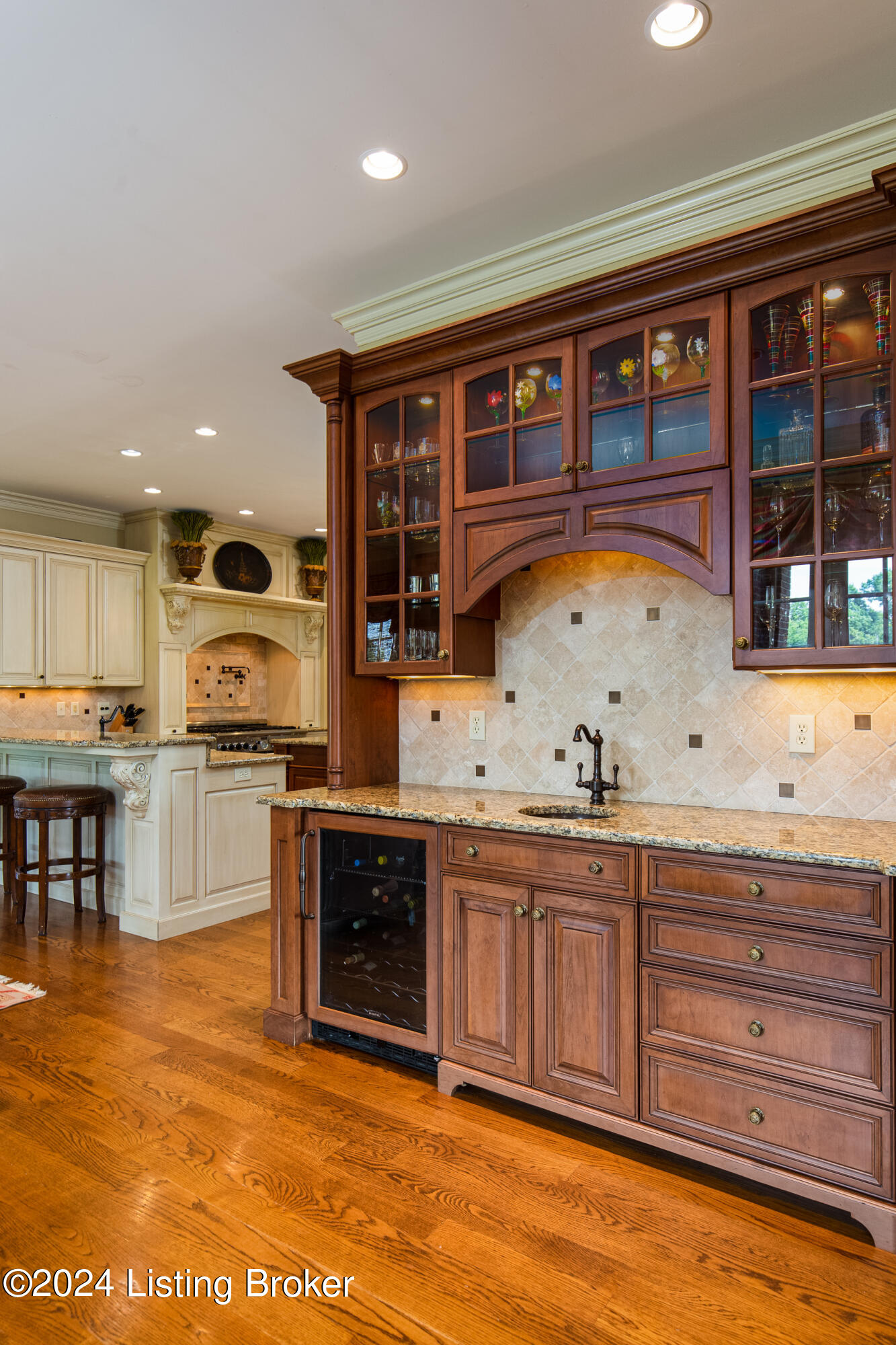 1009 Majestic Oaks Way
