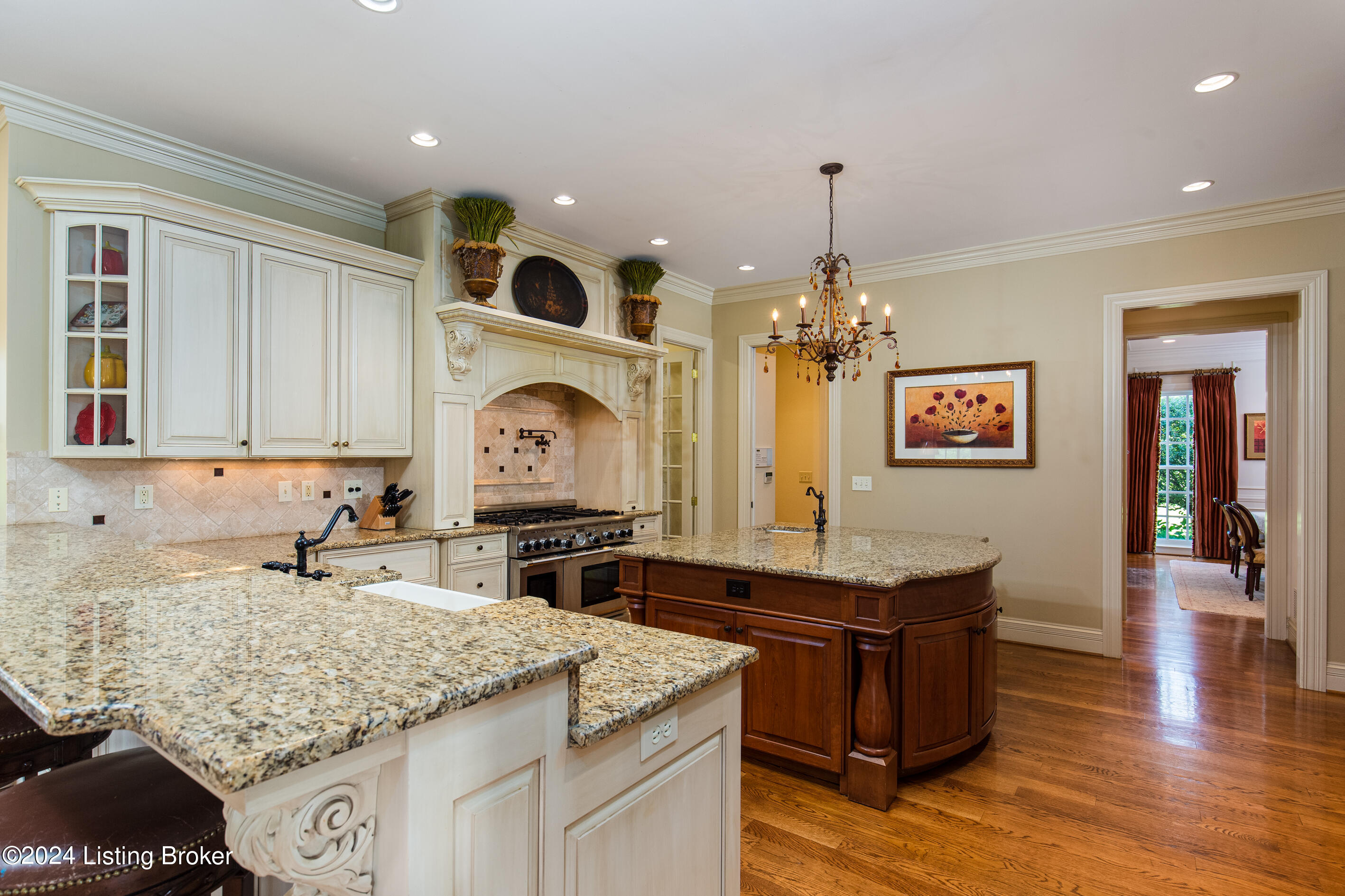 1009 Majestic Oaks Way