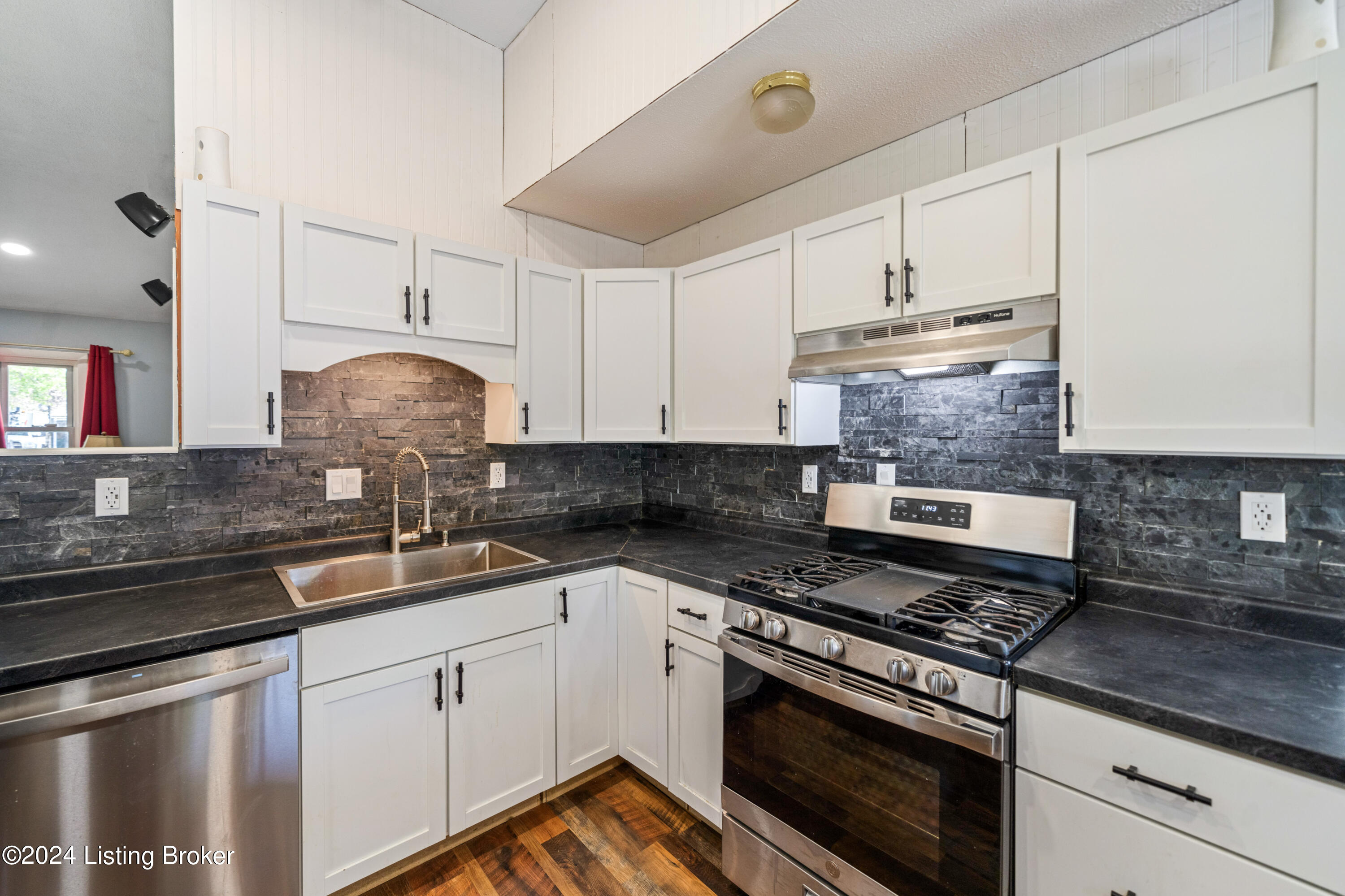 7012 Nathan Hale Way