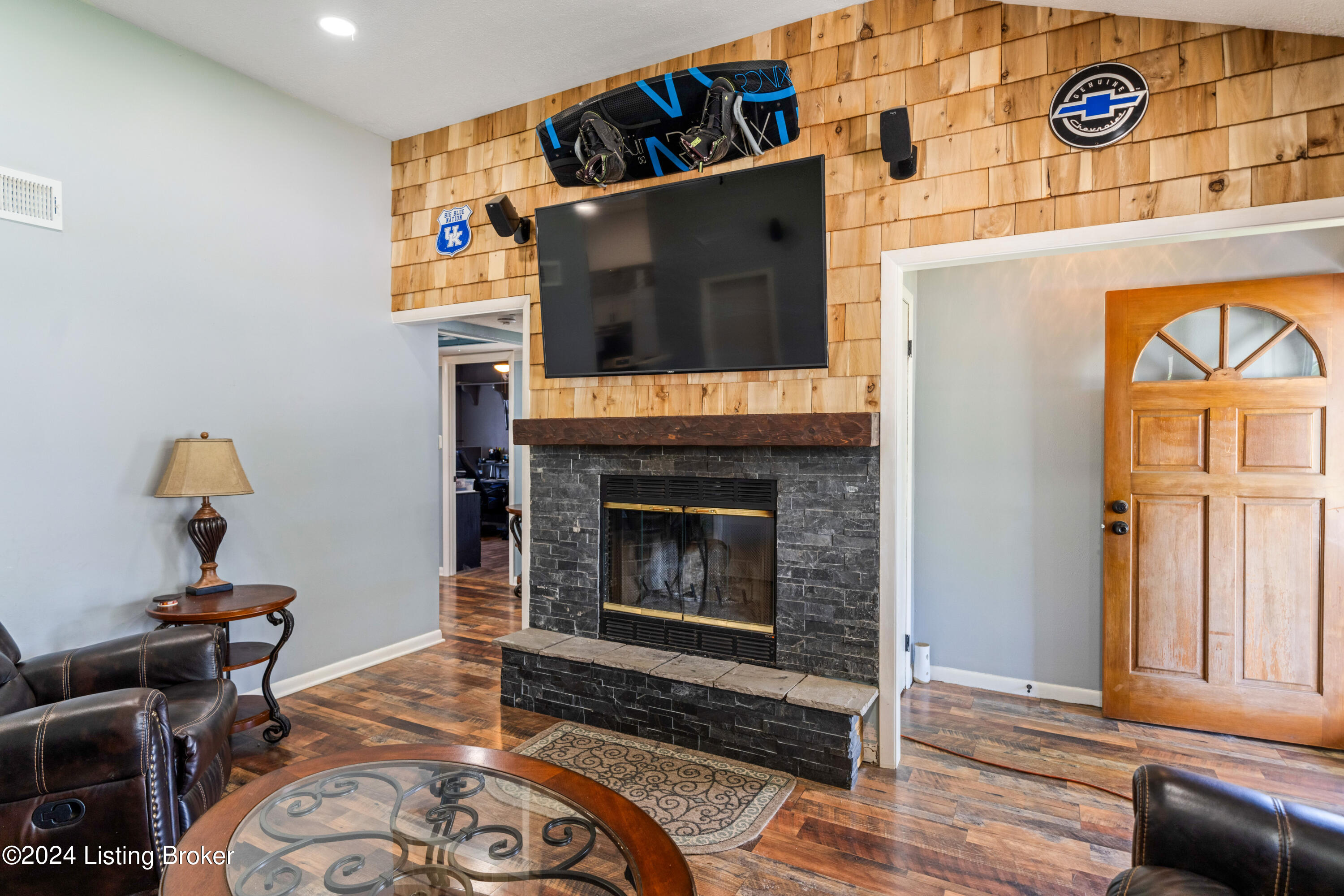 7012 Nathan Hale Way