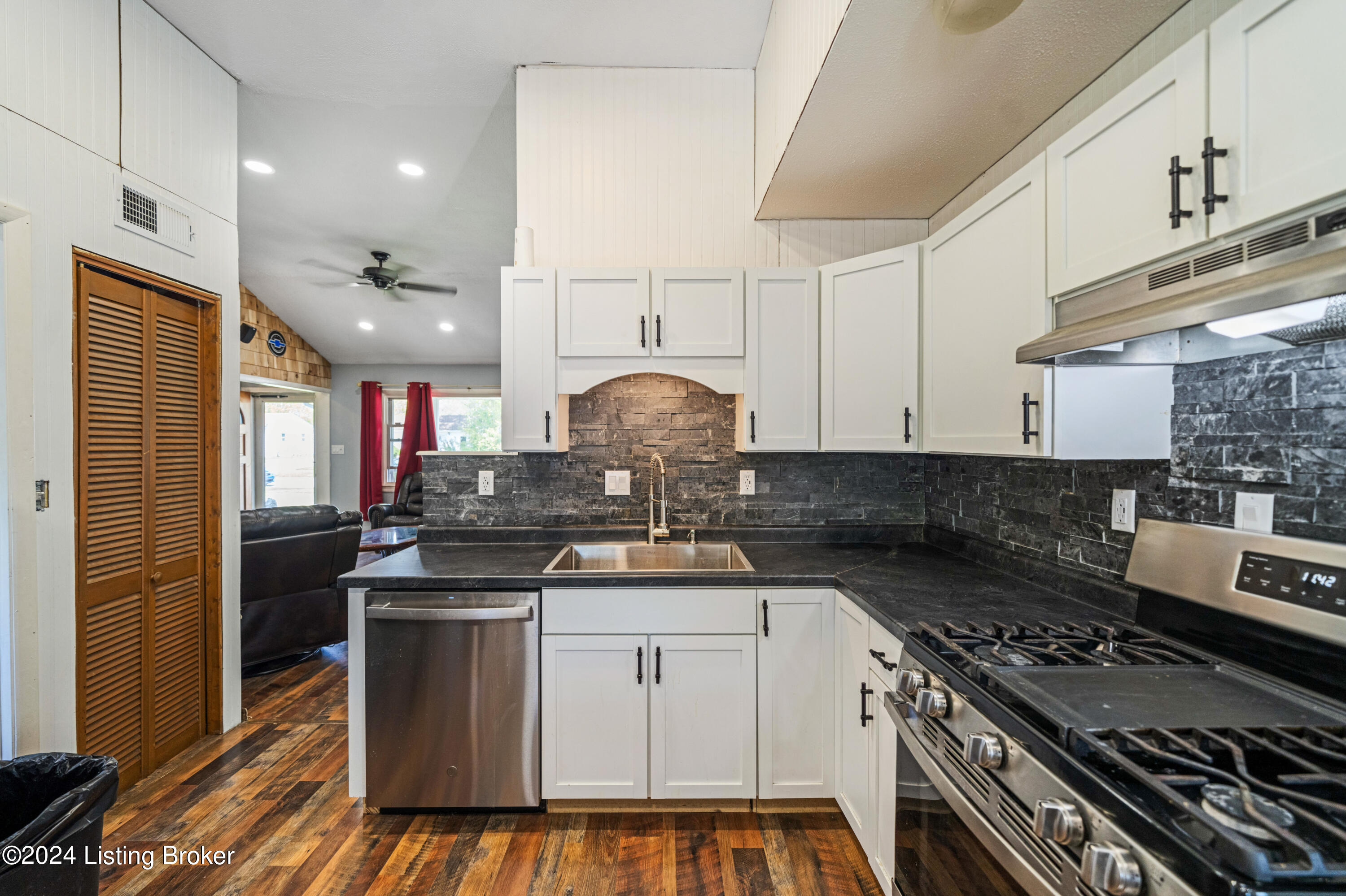 7012 Nathan Hale Way