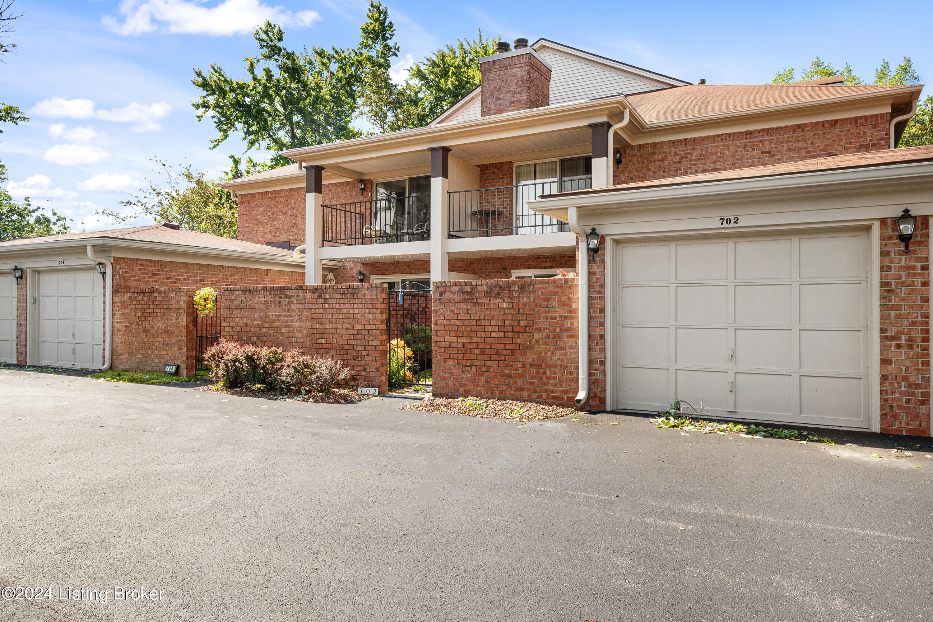 702 Forest Park Rd