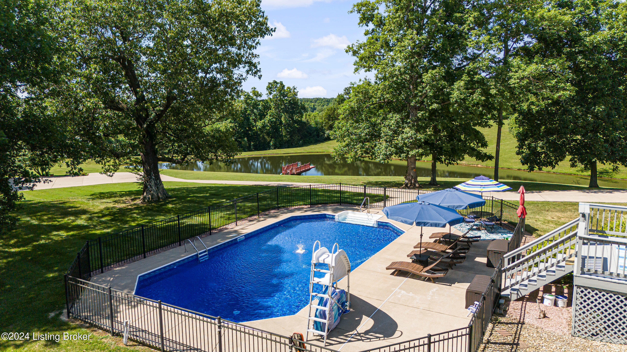 916 Twelve Oaks Dr