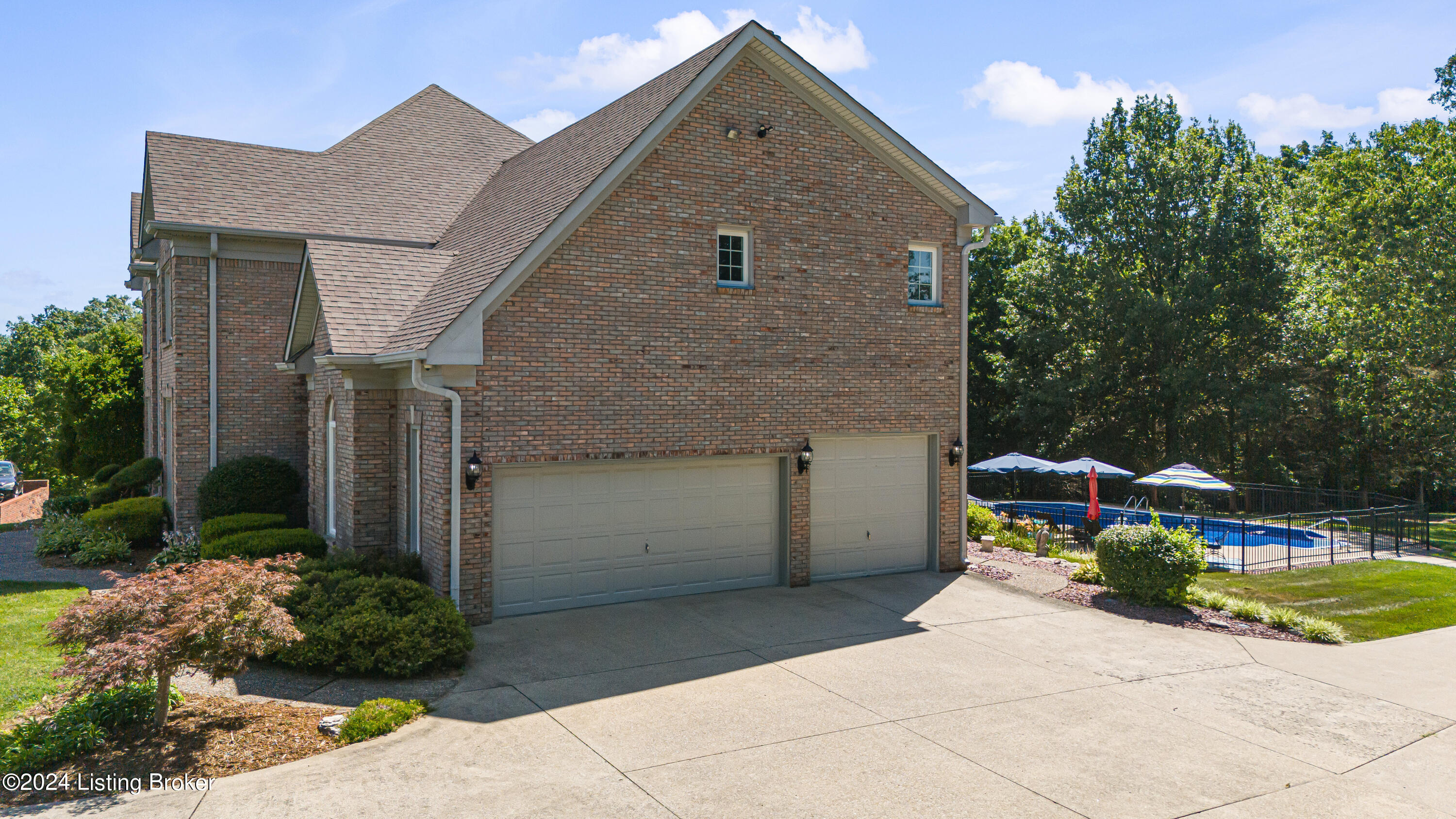 916 Twelve Oaks Dr