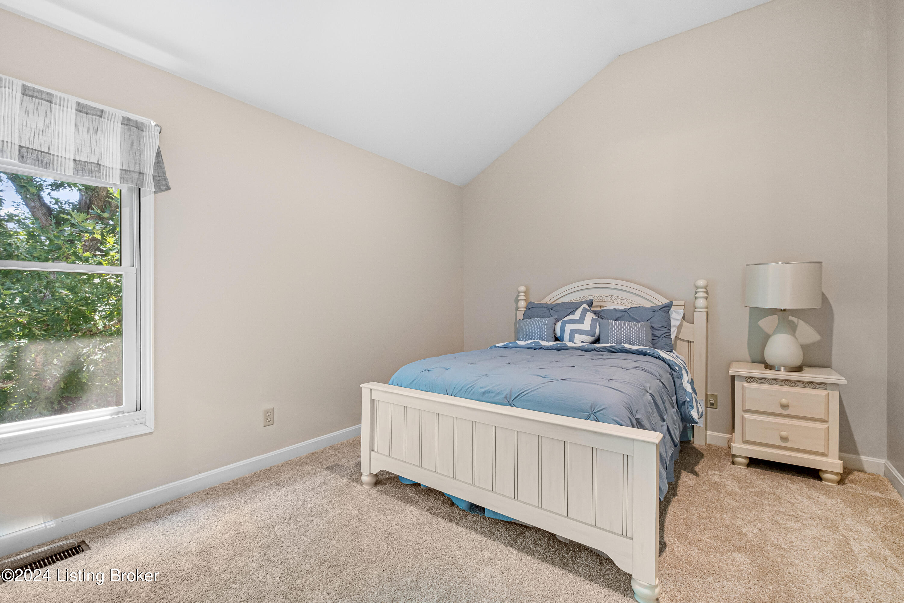 916 Twelve Oaks Dr