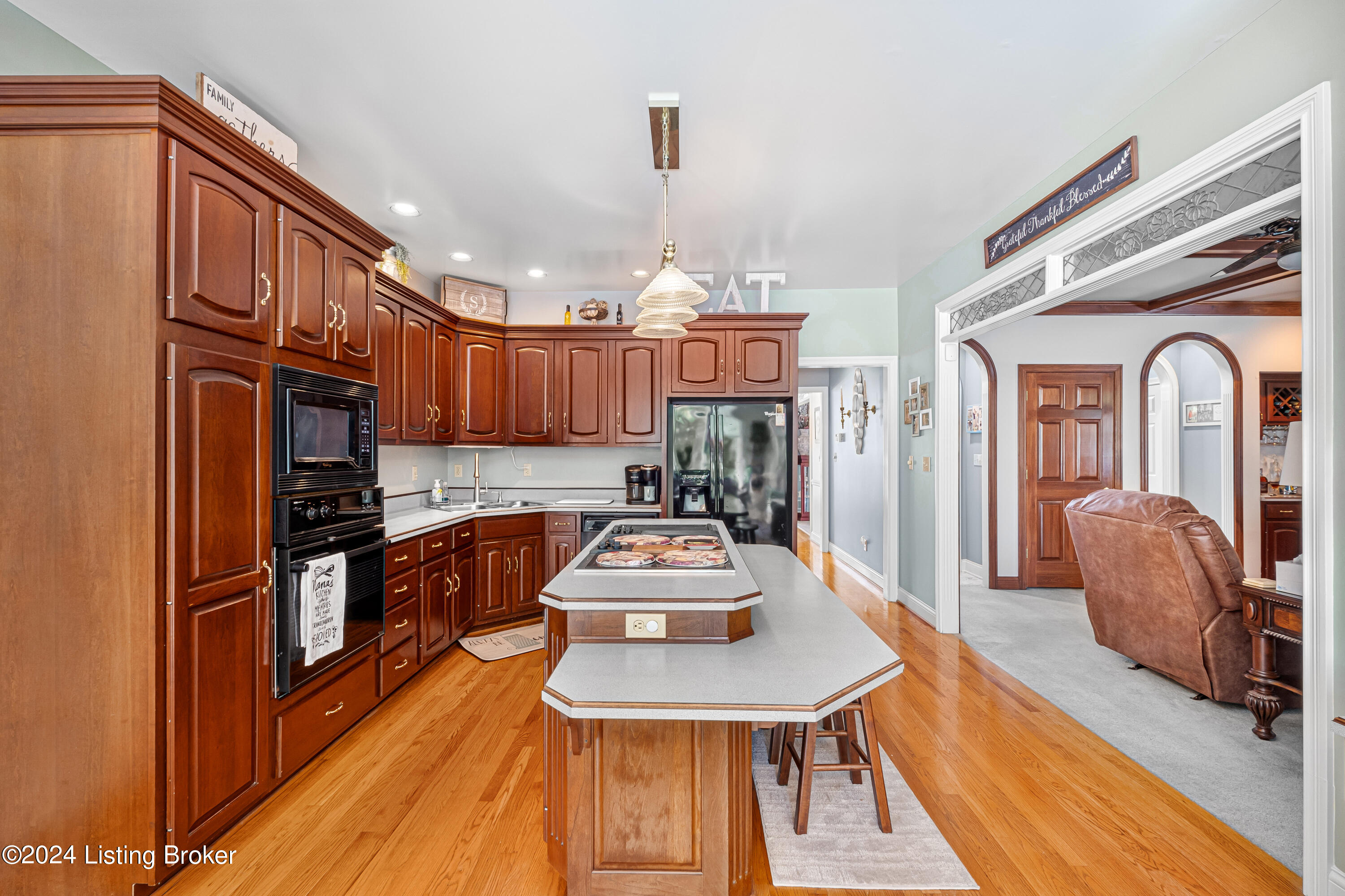 916 Twelve Oaks Dr