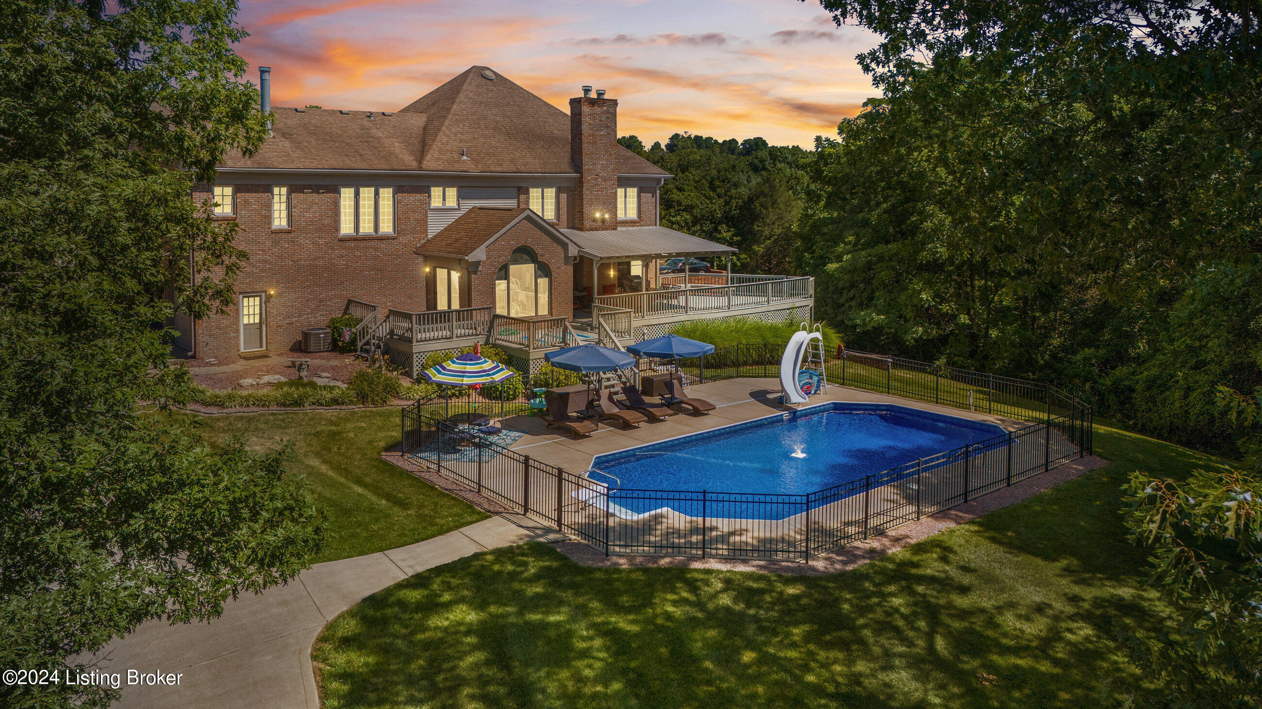 916 Twelve Oaks Dr