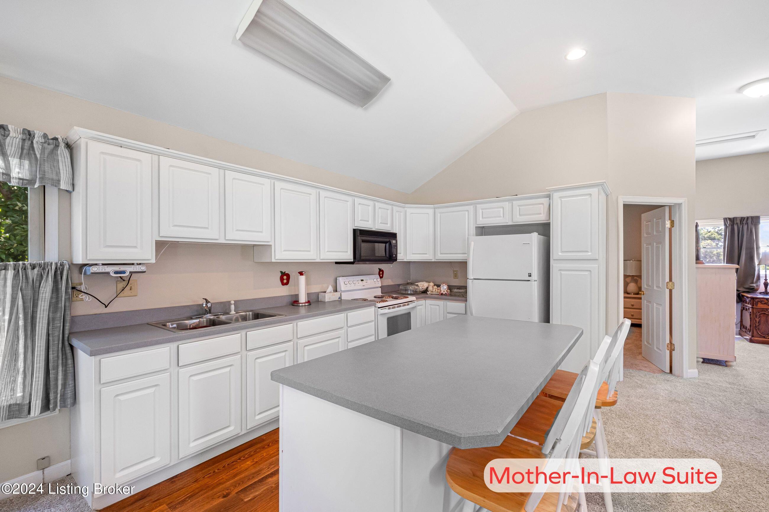 916 Twelve Oaks Dr