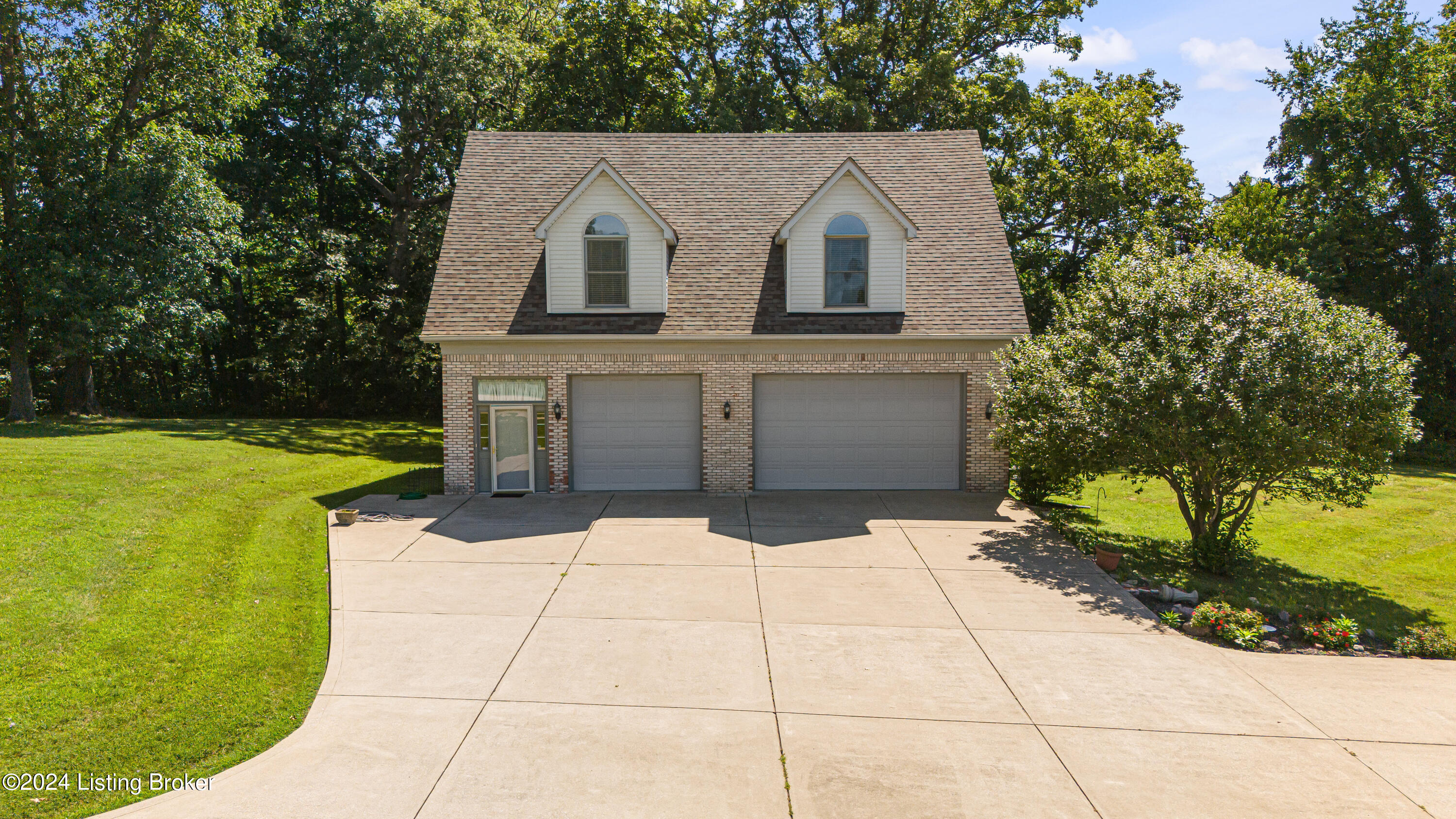 916 Twelve Oaks Dr