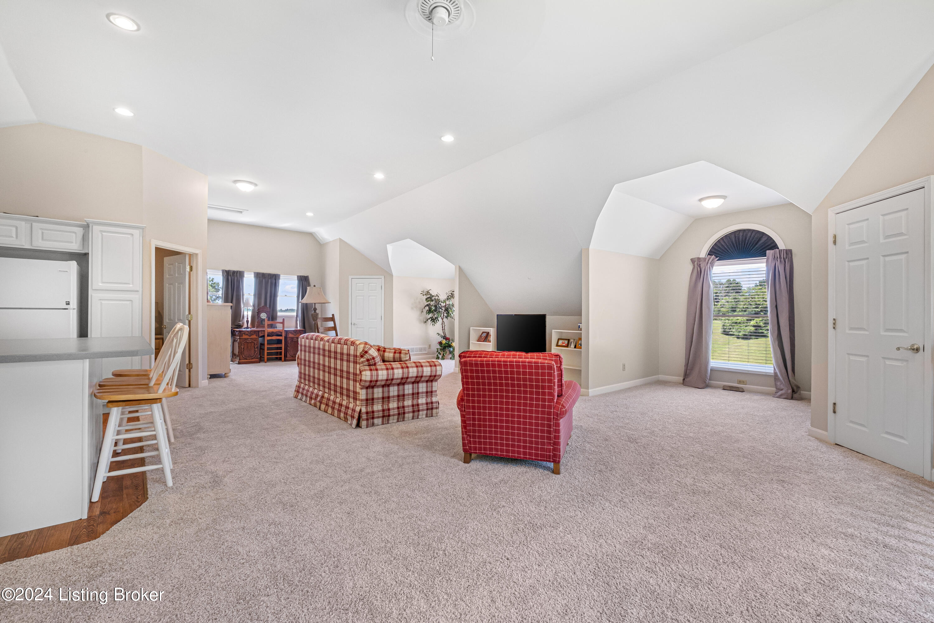 916 Twelve Oaks Dr