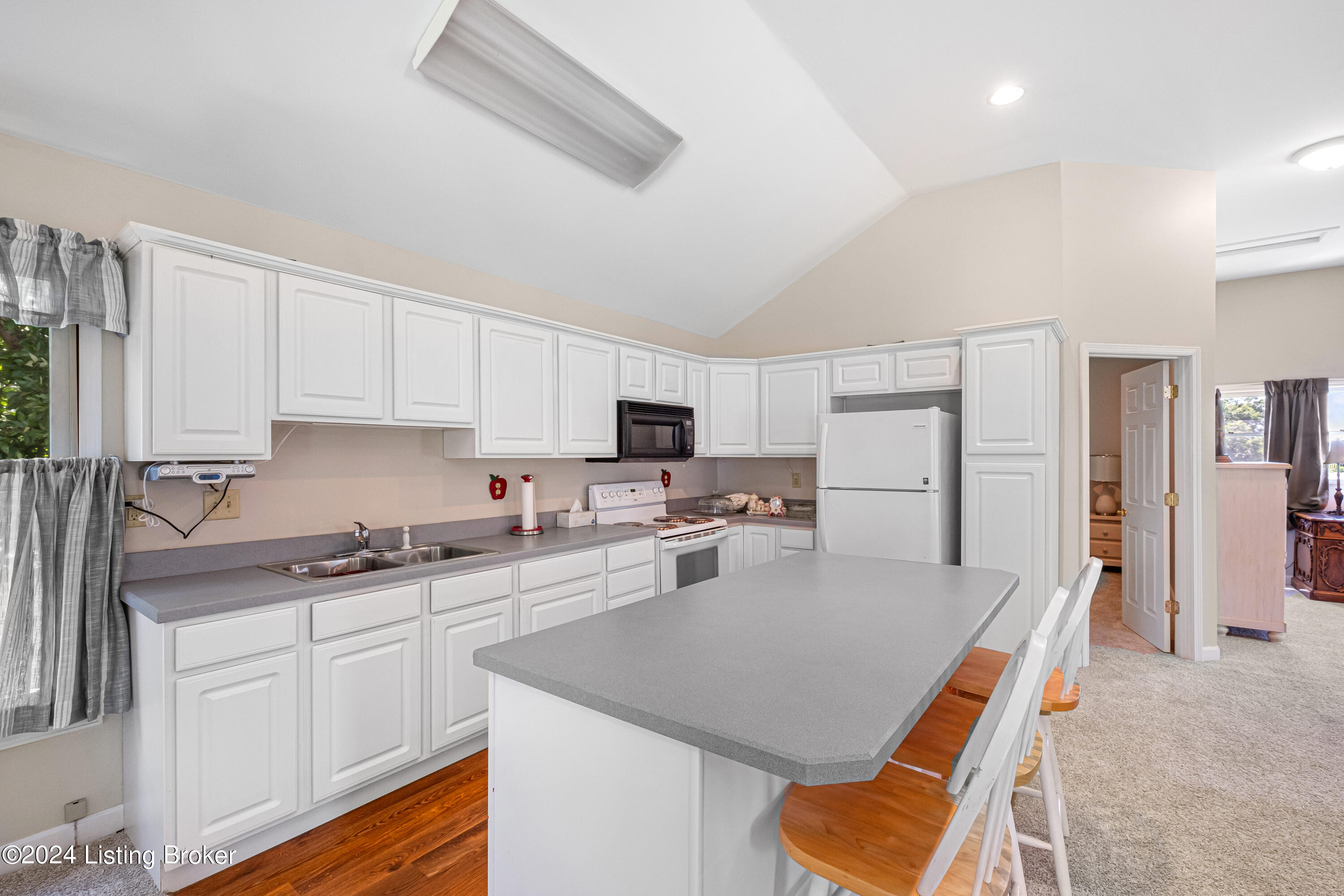 916 Twelve Oaks Dr