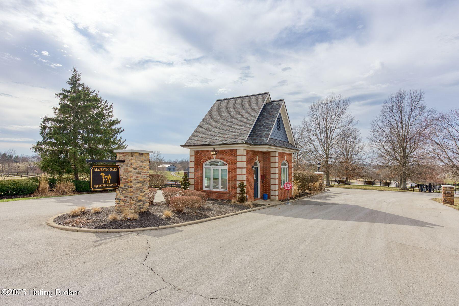 1016 Majestic Oaks Way